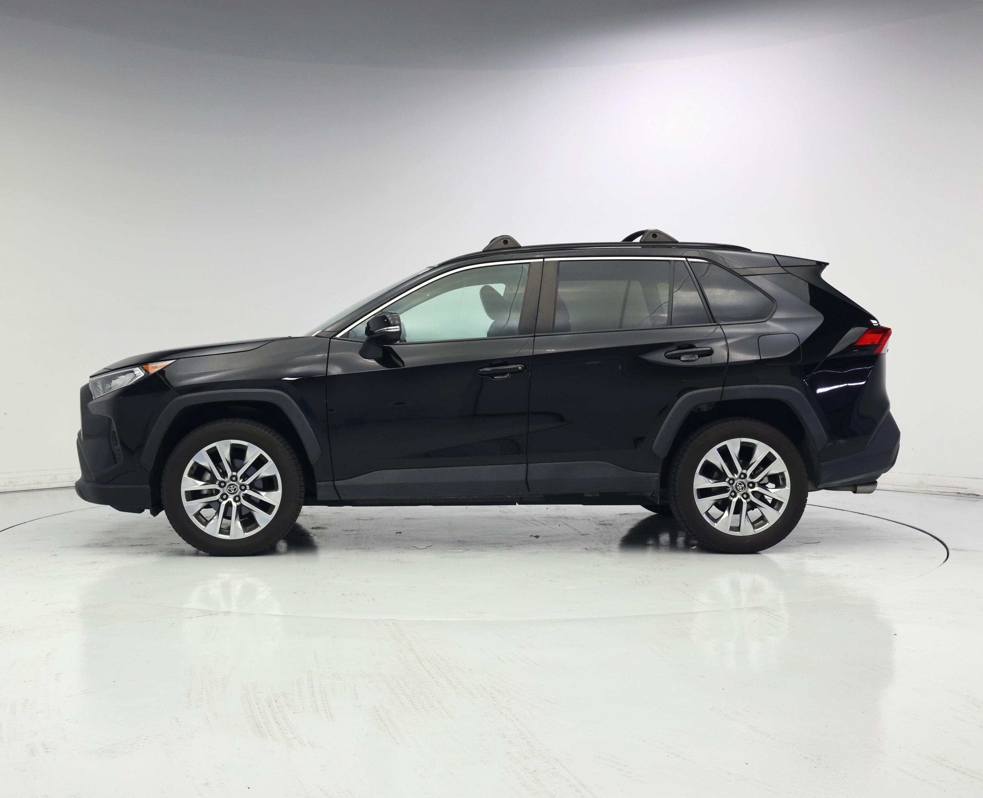 Thumbnail: 2021 Toyota RAV4 - 3