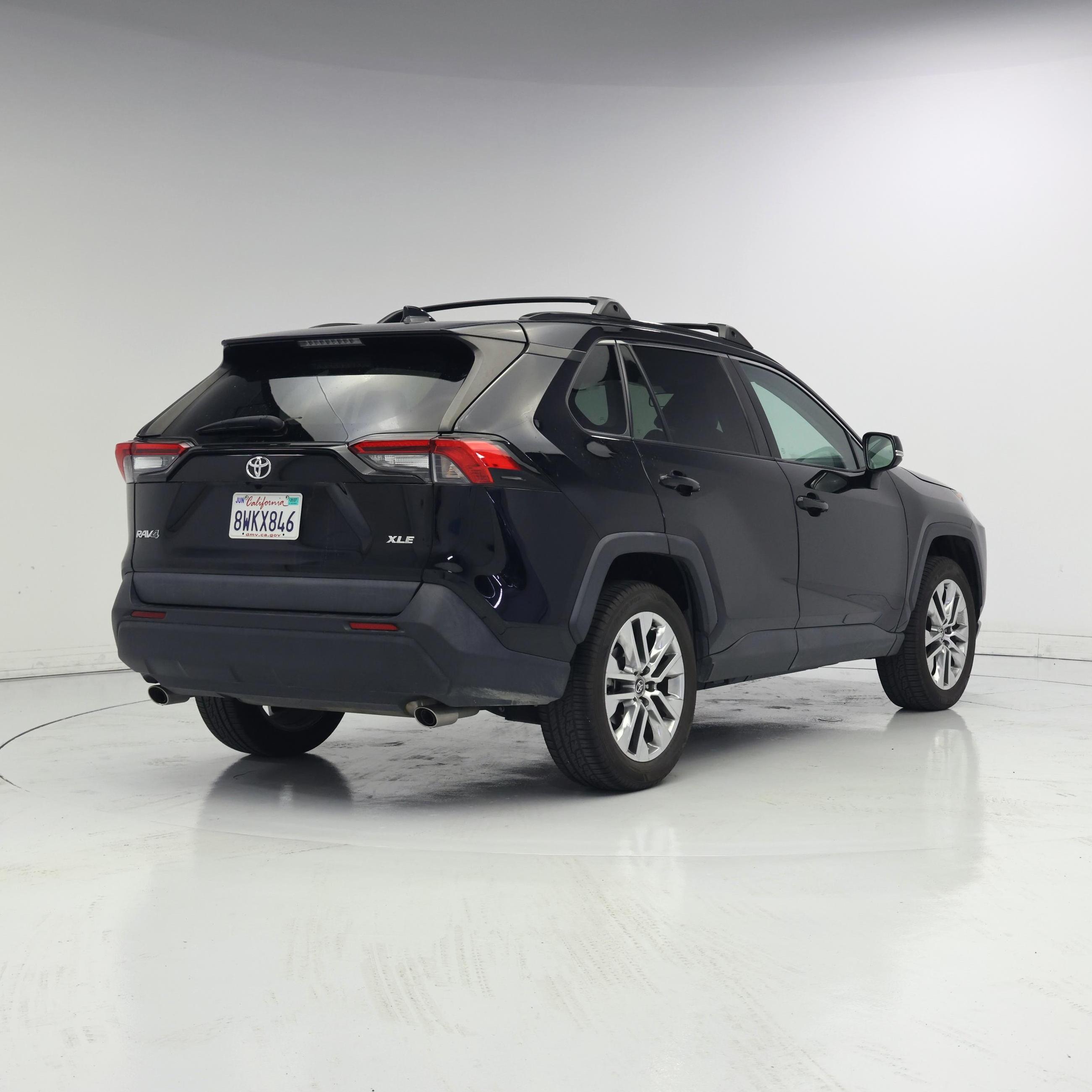 Thumbnail: 2021 Toyota RAV4 - 8