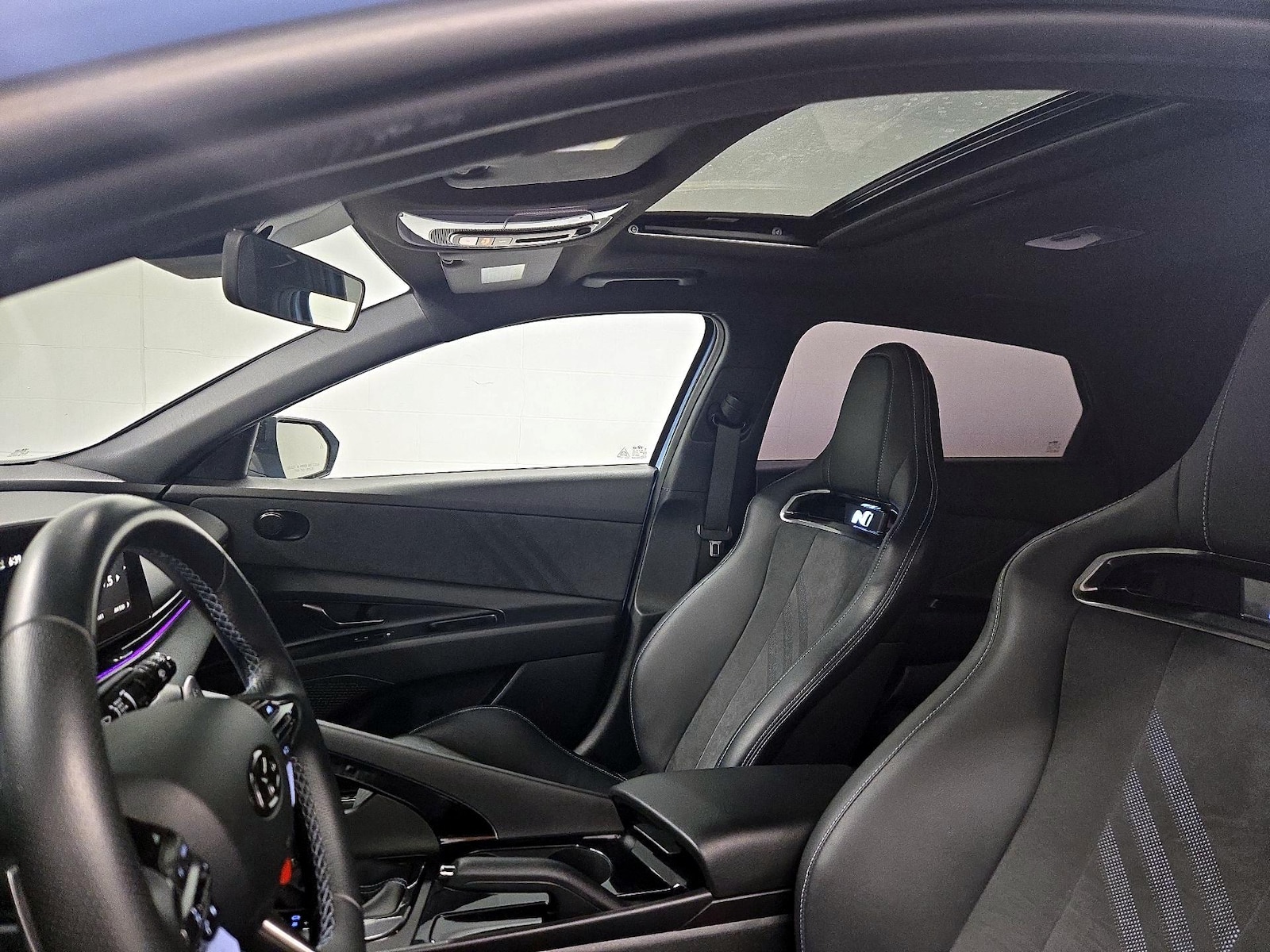 Sunroof(s) & Overhead Airbags