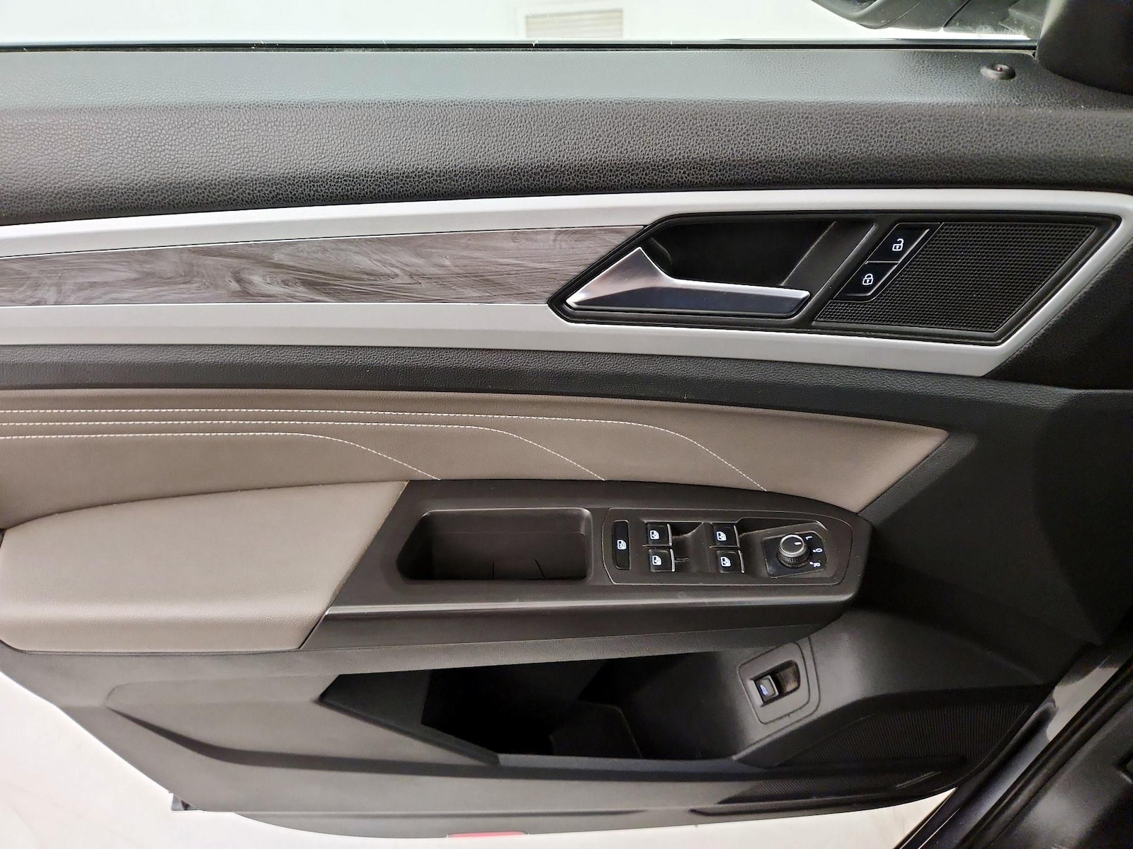 2023 Volkswagen Atlas Cross Sport SE w/Tech - Photo 13