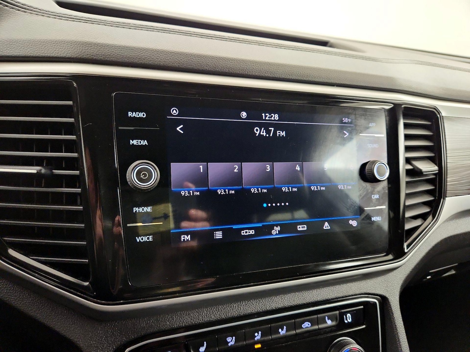 2023 Volkswagen Atlas Cross Sport SE w/Tech - Photo 16