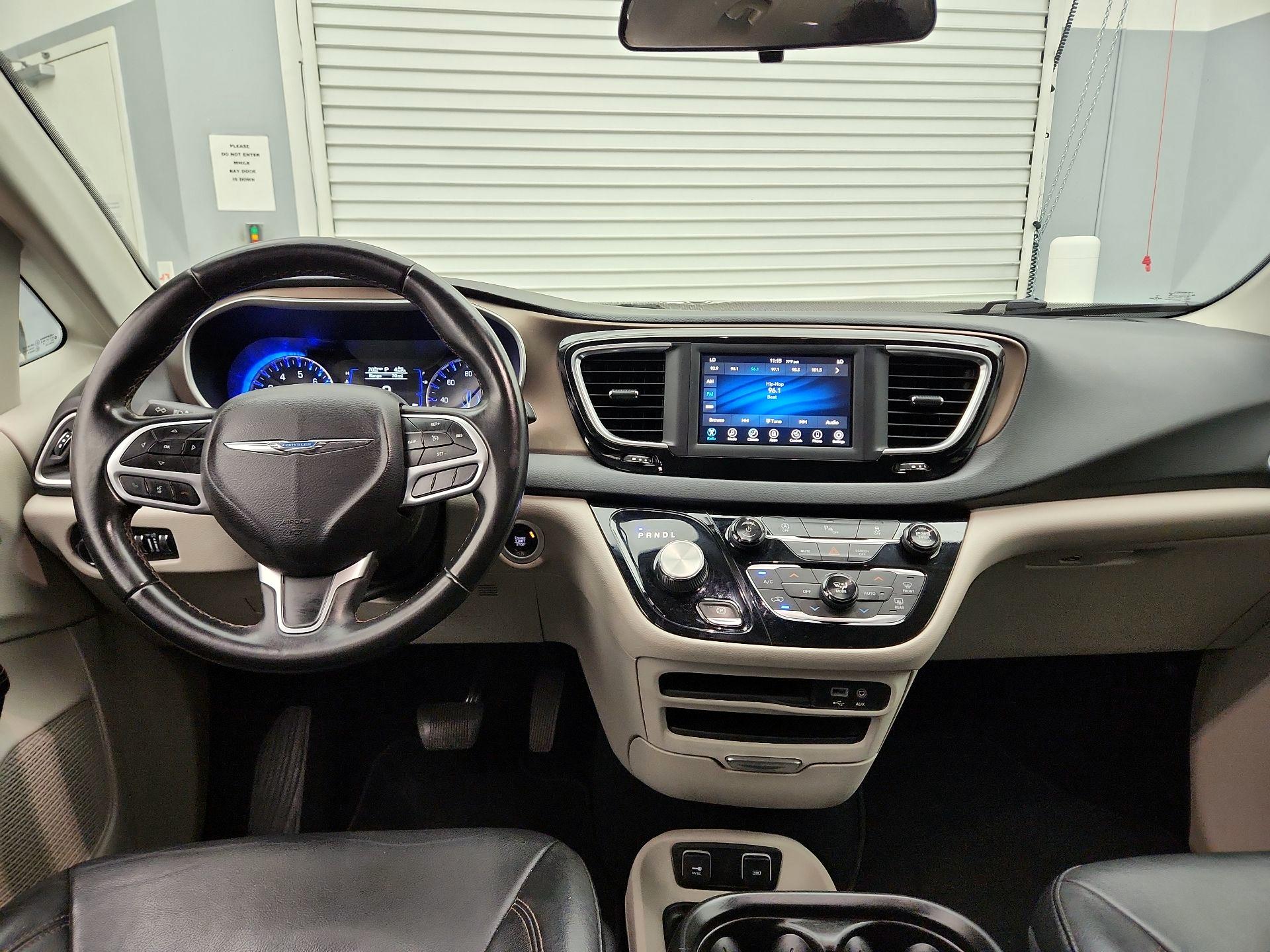 Thumbnail: 2018 Chrysler Pacifica - 9