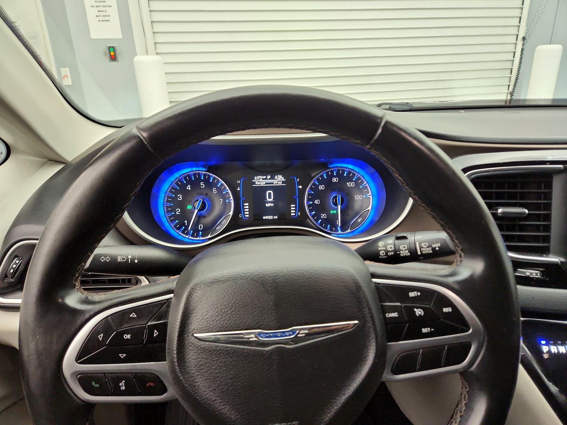 Thumbnail: 2018 Chrysler Pacifica - 10