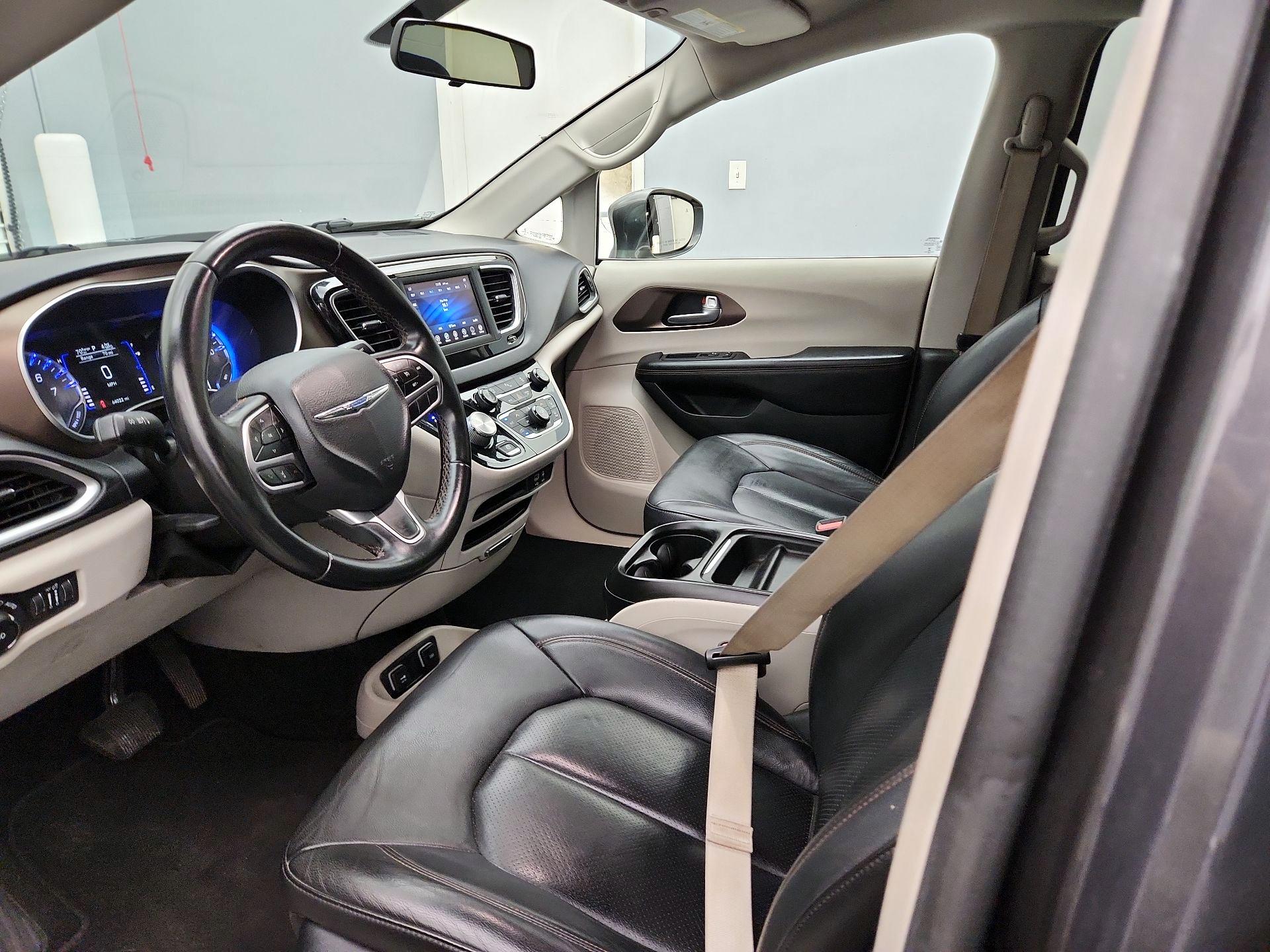 Thumbnail: 2018 Chrysler Pacifica - 11