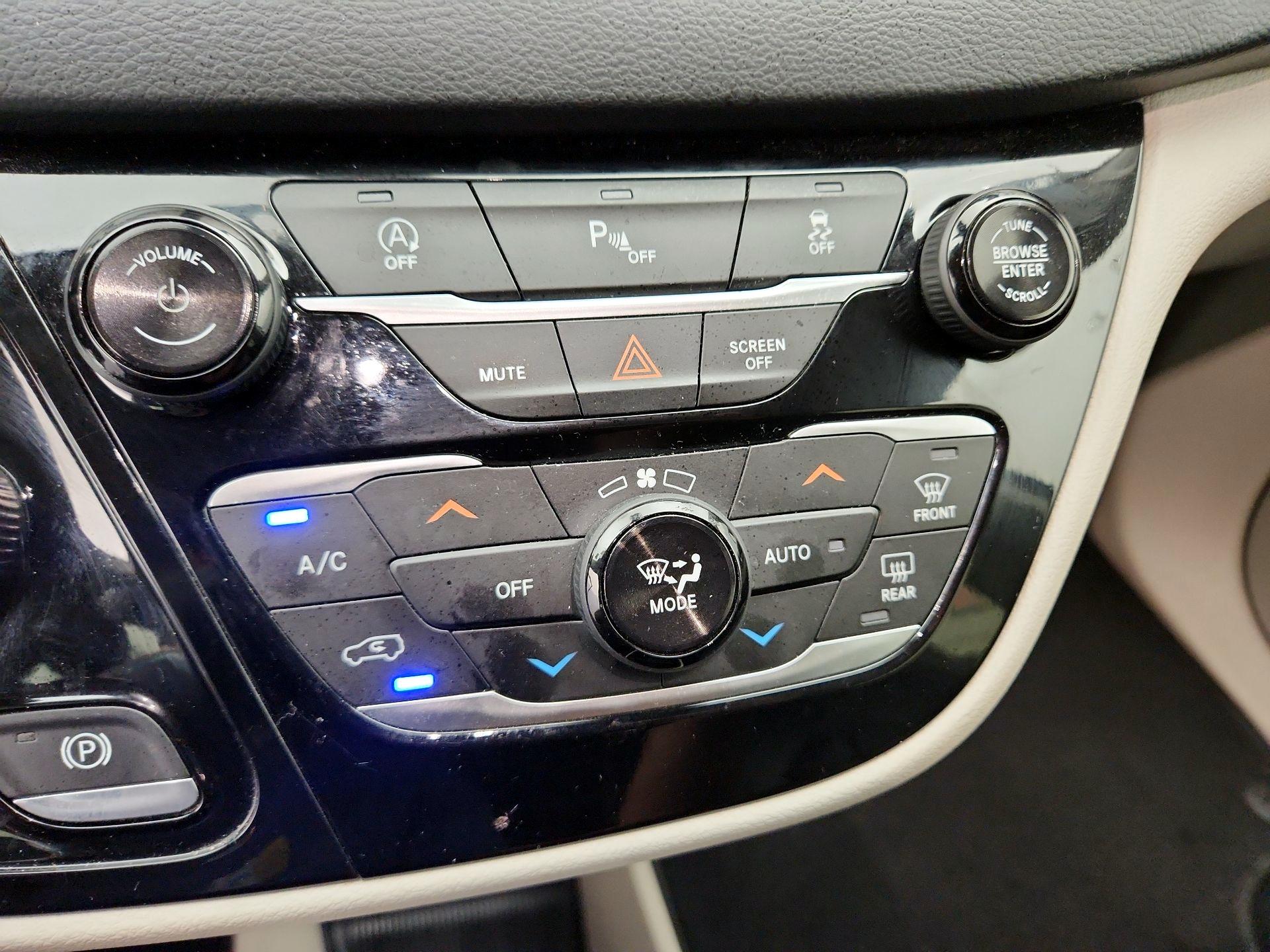 Thumbnail: 2018 Chrysler Pacifica - 16