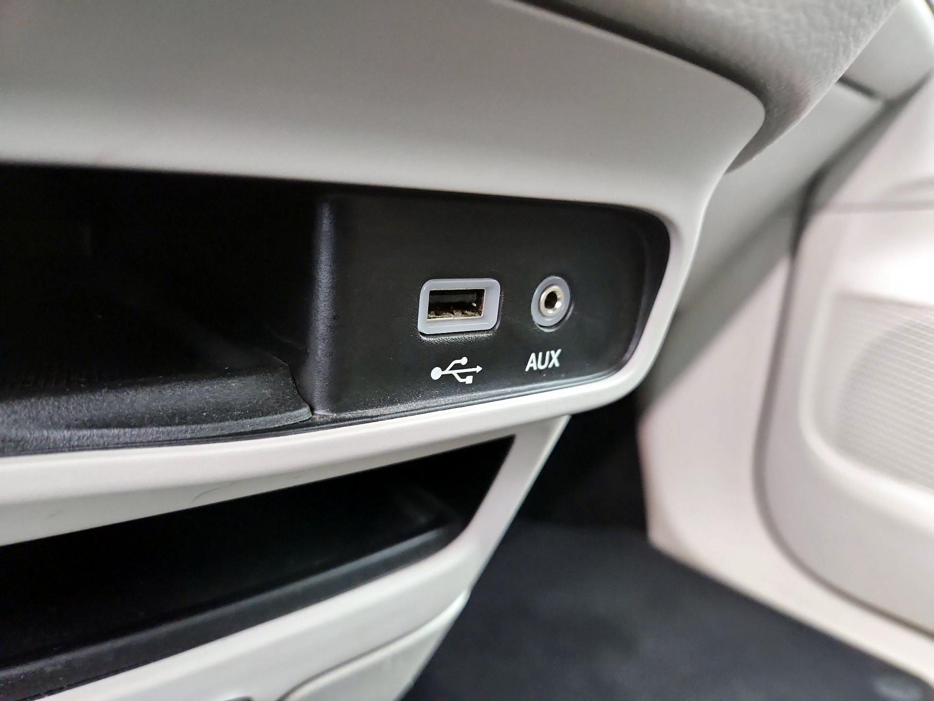 Thumbnail: 2018 Chrysler Pacifica - 18