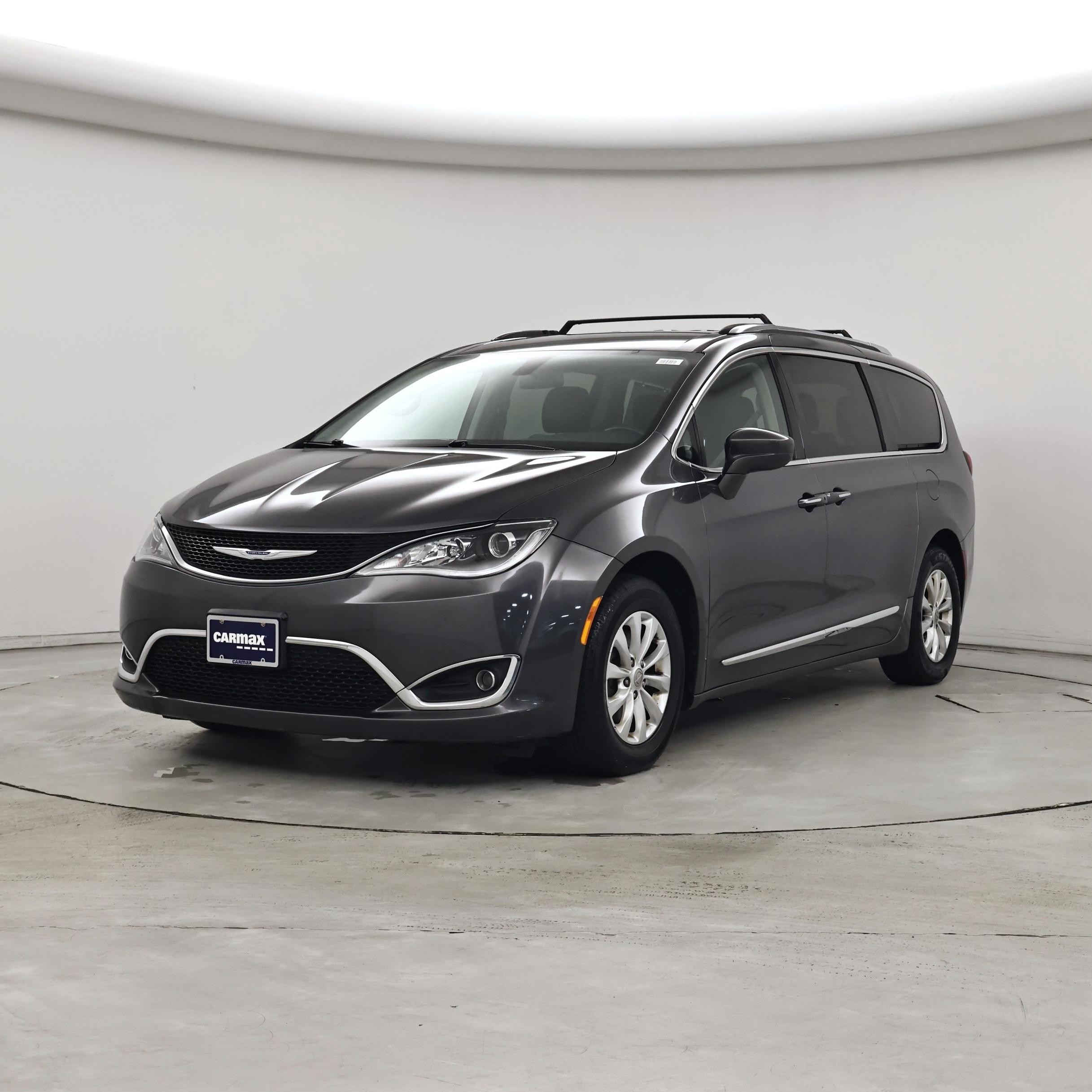 Thumbnail: 2018 Chrysler Pacifica - 4
