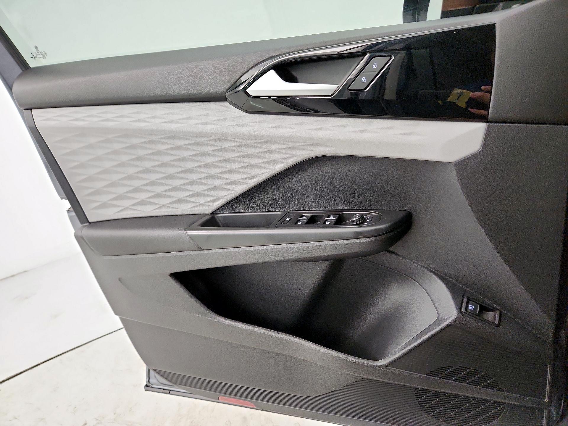 Thumbnail: 2022 Volkswagen Taos - 12