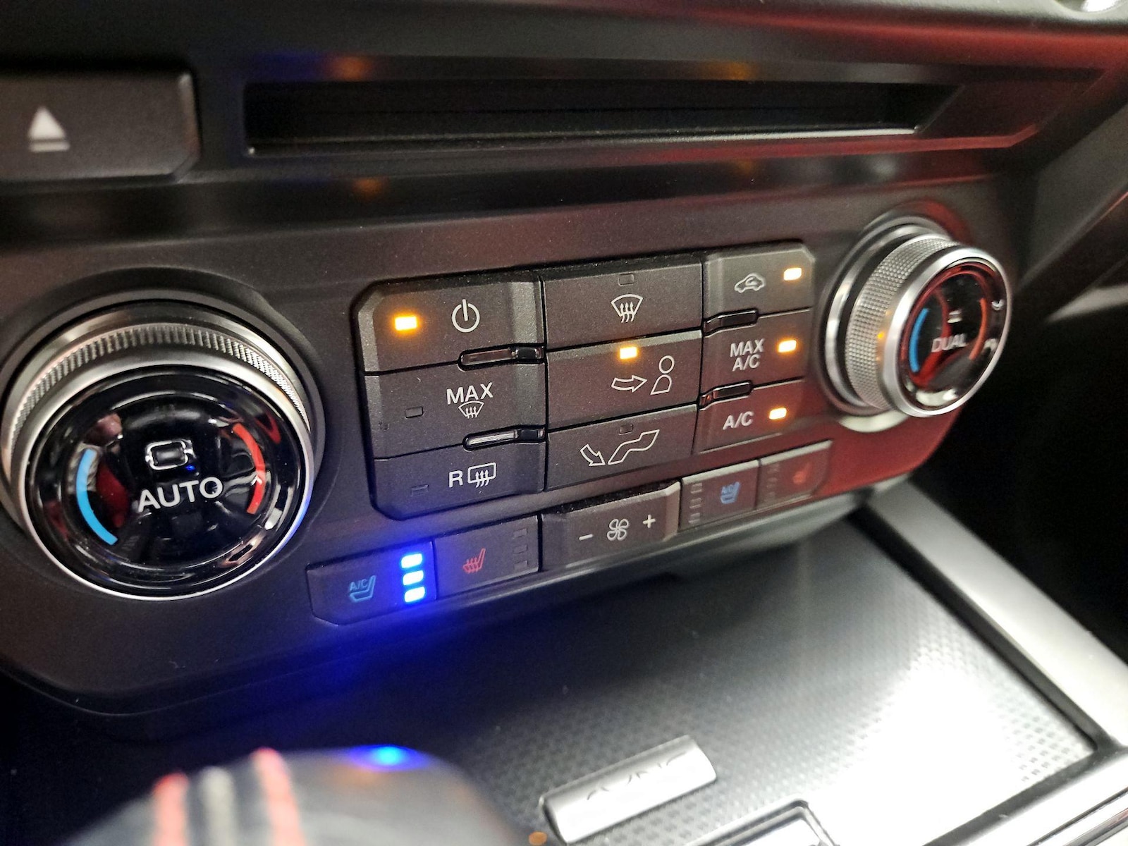 2017 Ford F-150 Lariat - Photo 18