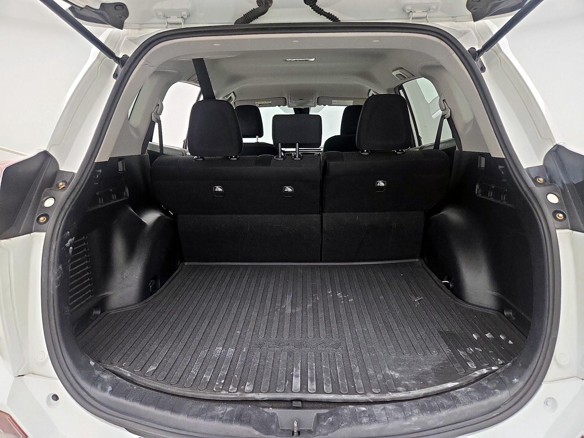 Thumbnail: 2017 Toyota RAV4 - 20