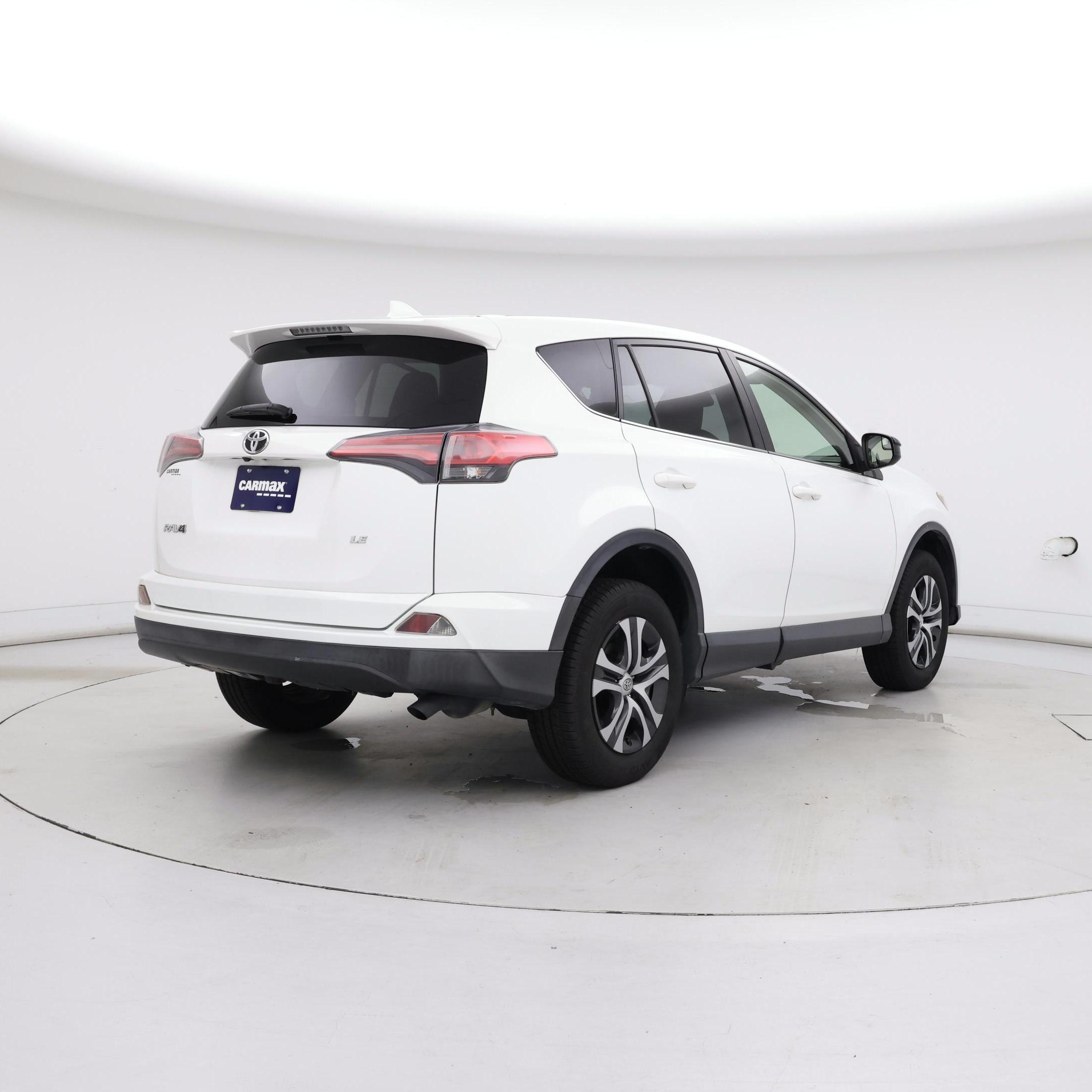 Thumbnail: 2017 Toyota RAV4 - 8