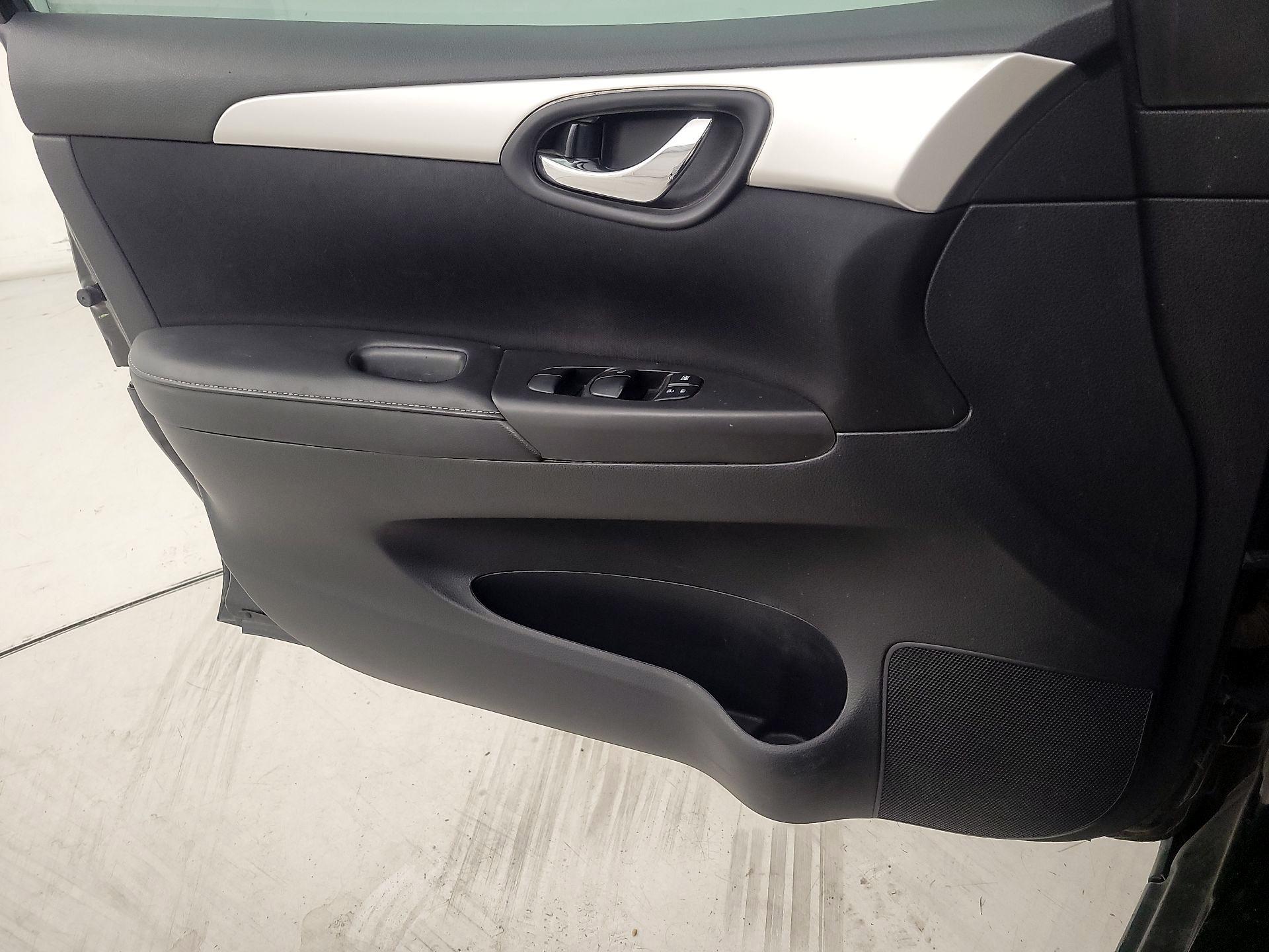 Thumbnail: 2019 Nissan Sentra - 12