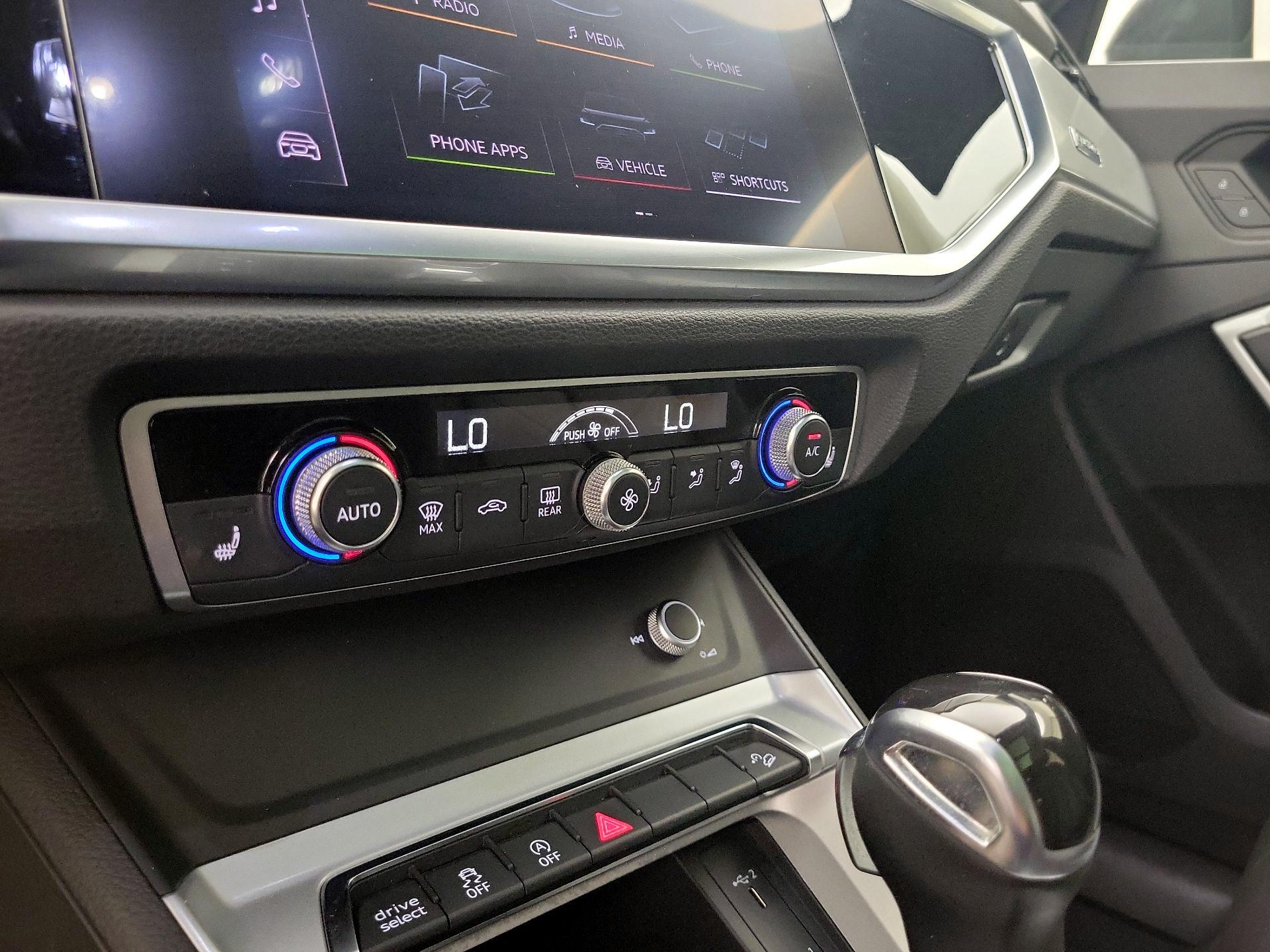 Thumbnail: 2021 Audi Q3 - 16