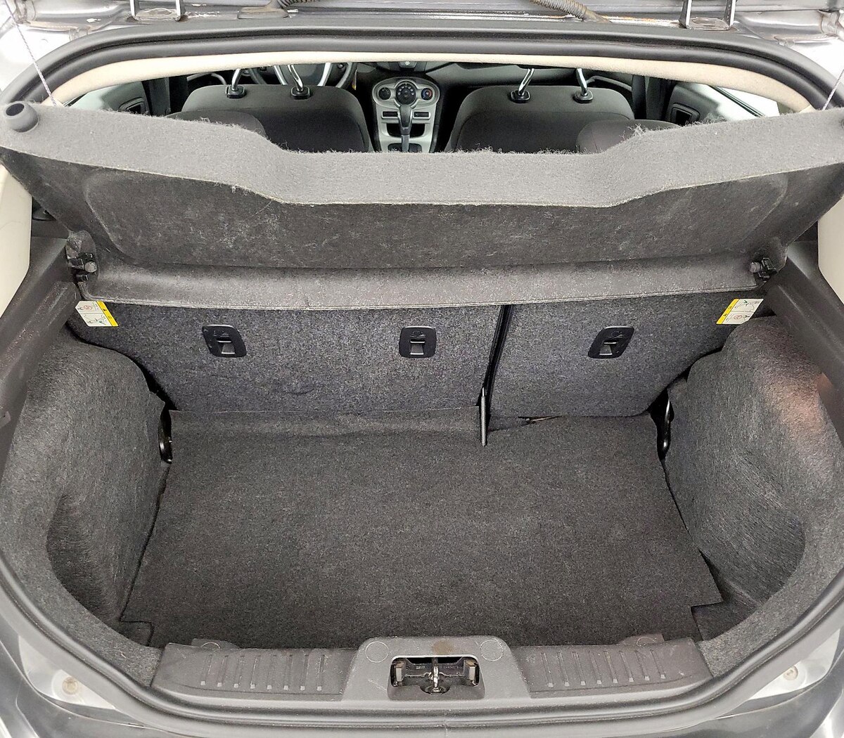 Trunk/Cargo (Seats Up)