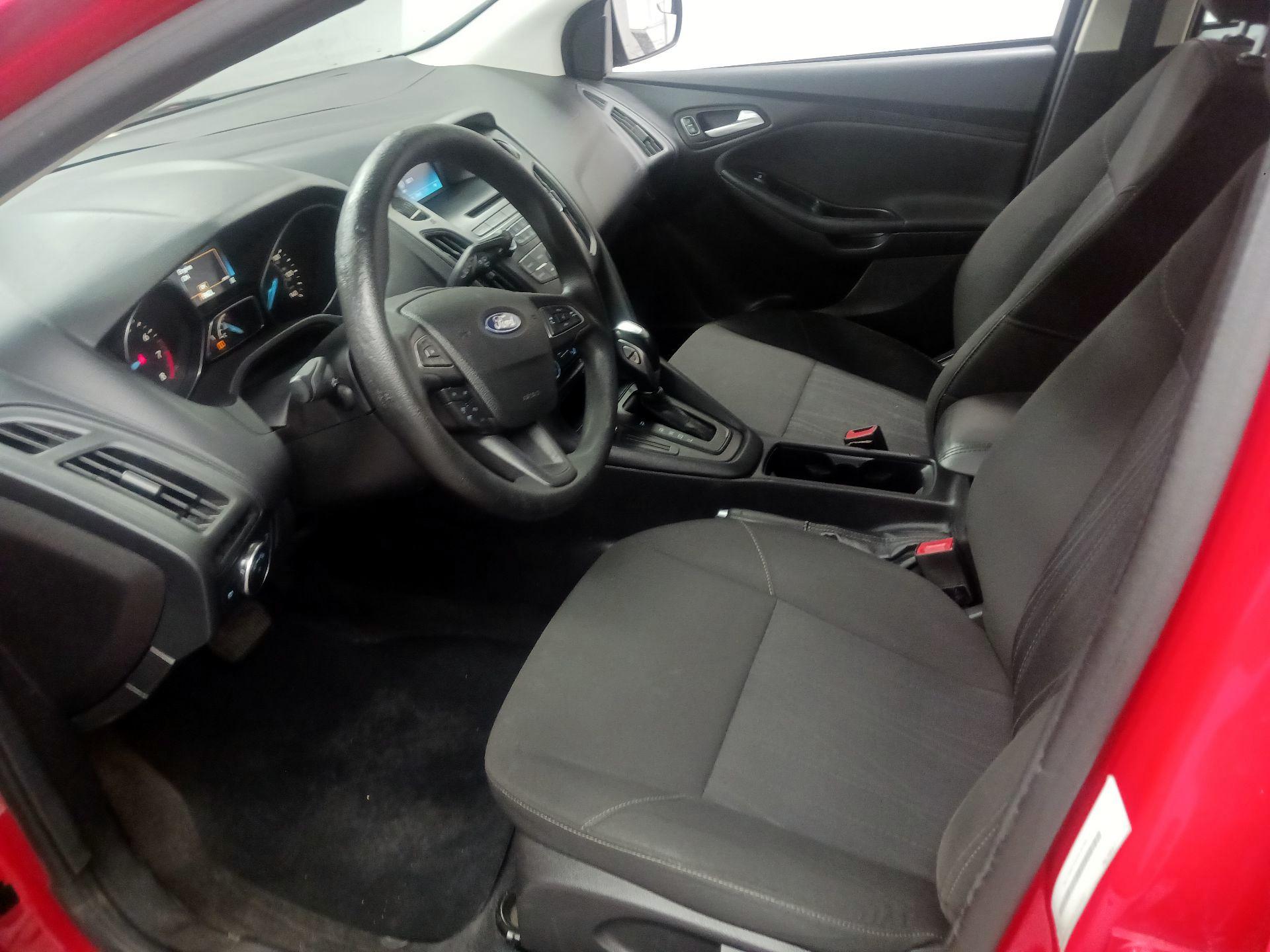 Thumbnail: 2015 Ford Focus - 9