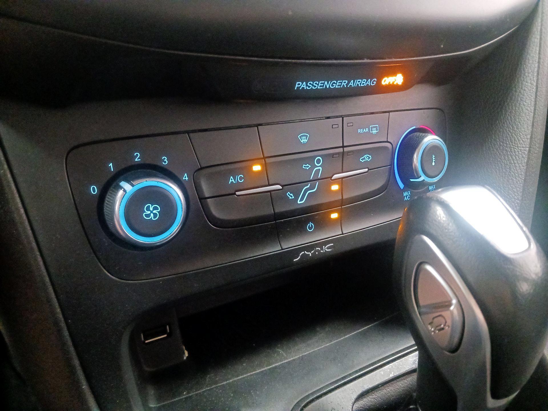 Thumbnail: 2015 Ford Focus - 14