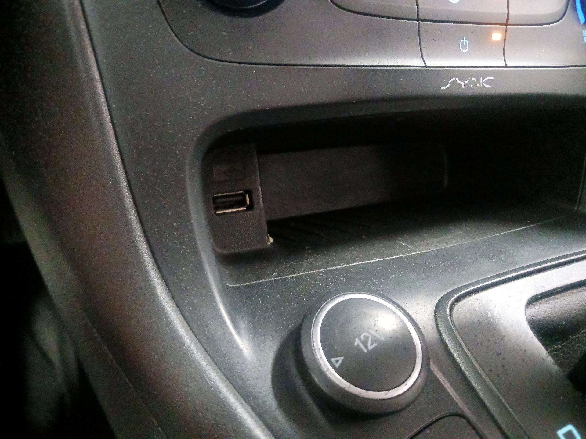 Thumbnail: 2015 Ford Focus - 16