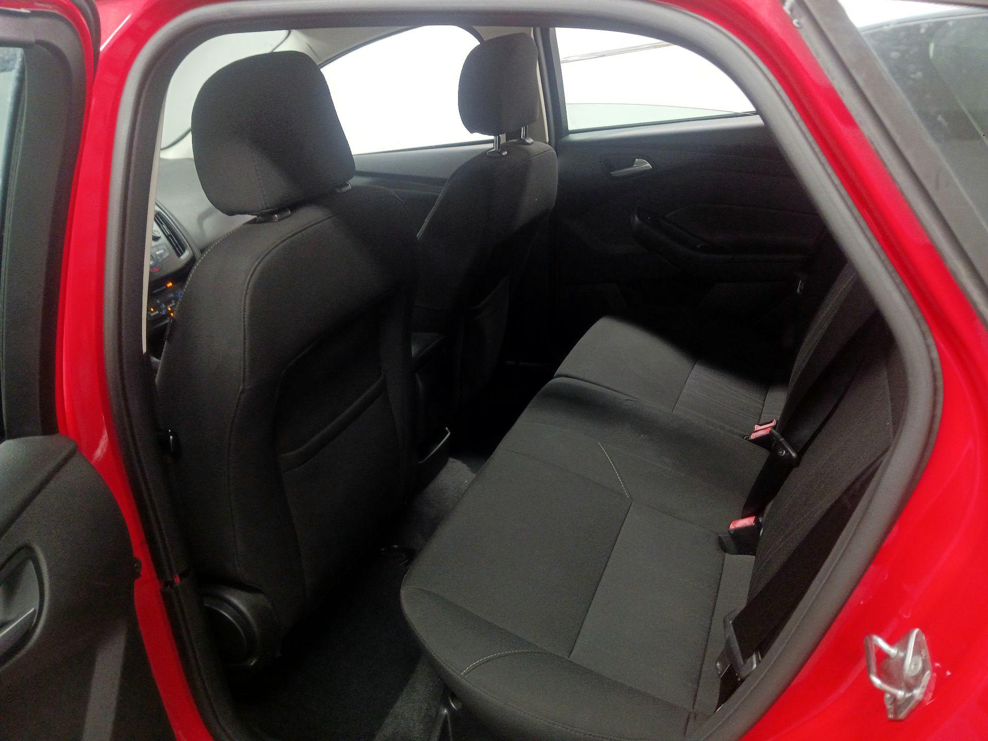 Thumbnail: 2015 Ford Focus - 17