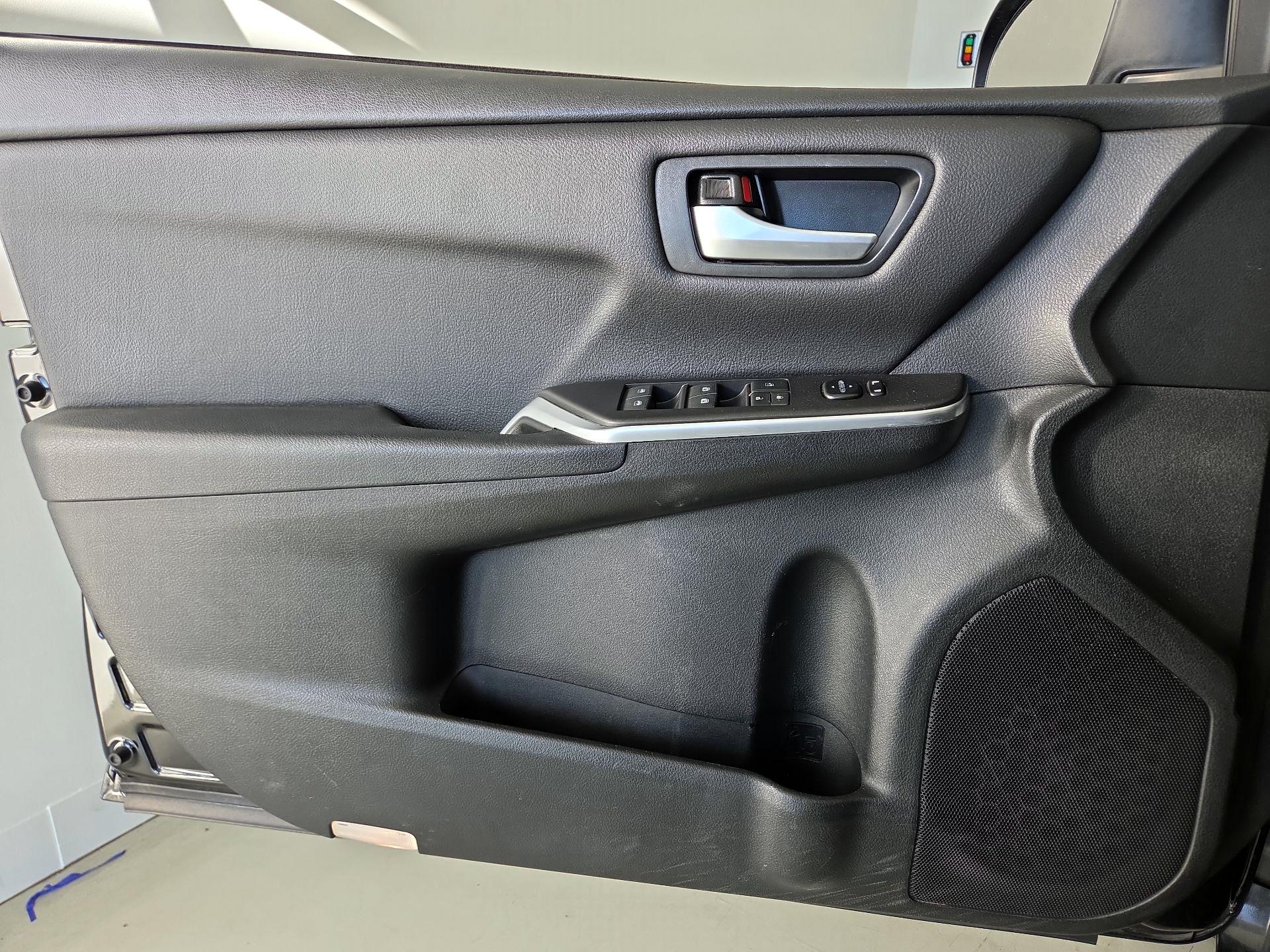 Thumbnail: 2017 Toyota Camry - 12