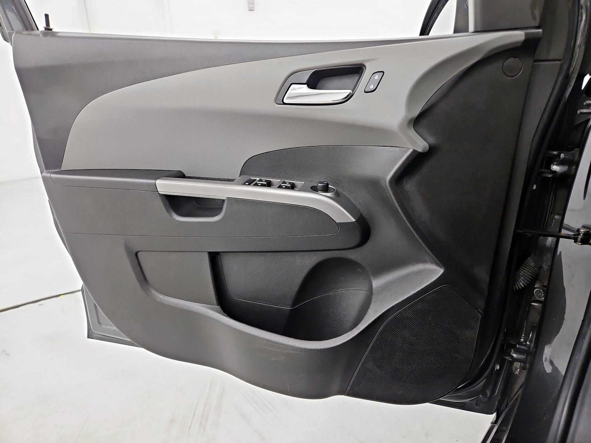 Thumbnail: 2017 Chevrolet Sonic - 12