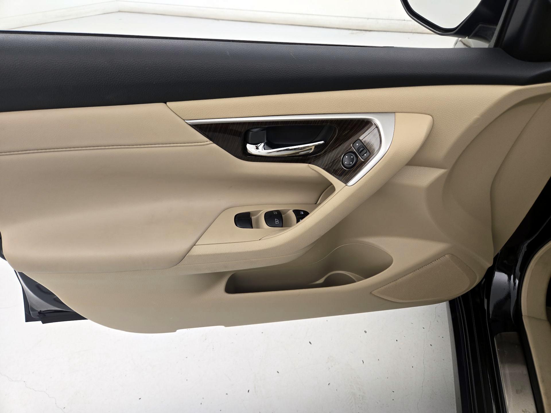 Thumbnail: 2014 Nissan Altima - 12