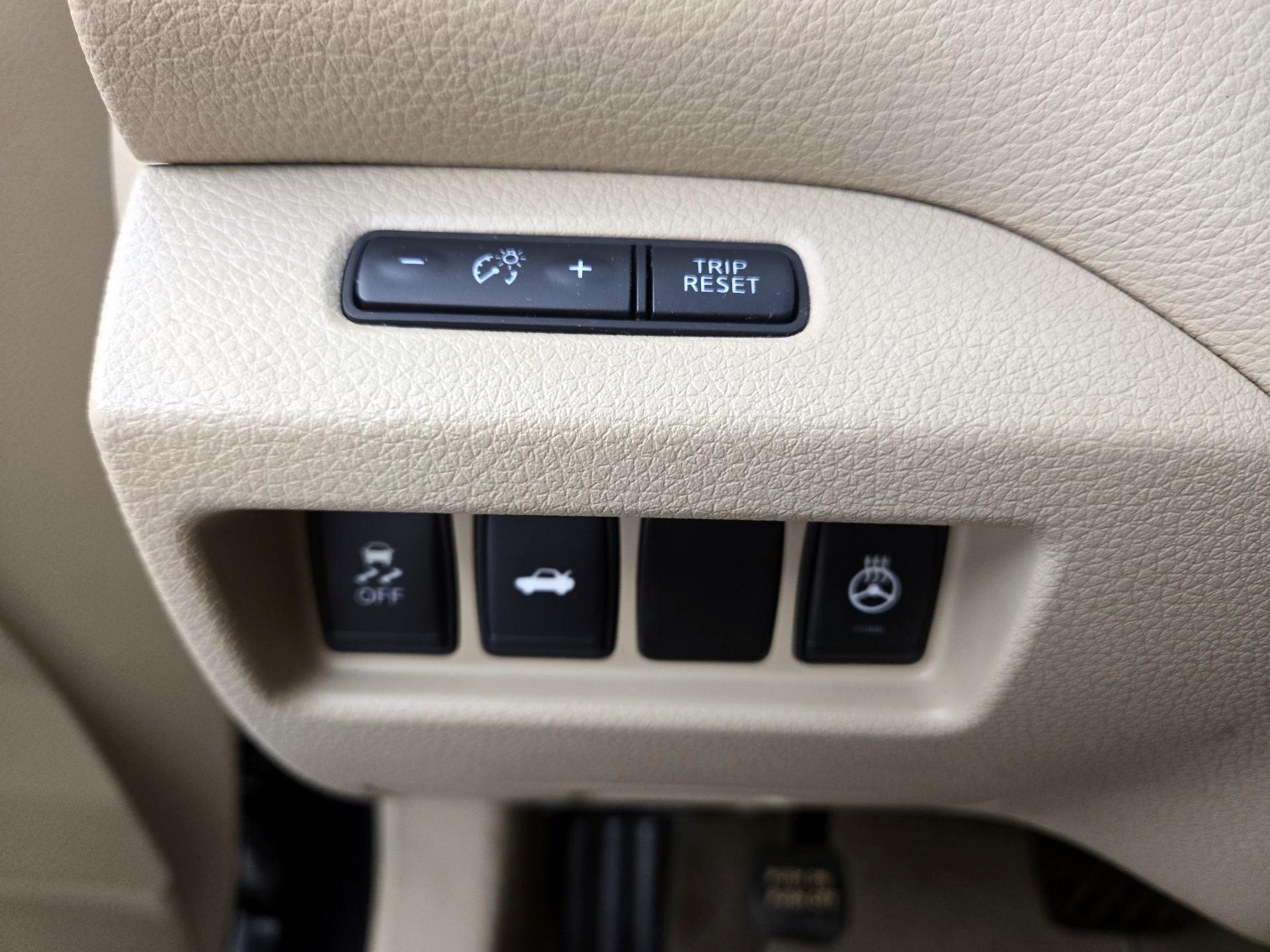 Thumbnail: 2014 Nissan Altima - 13