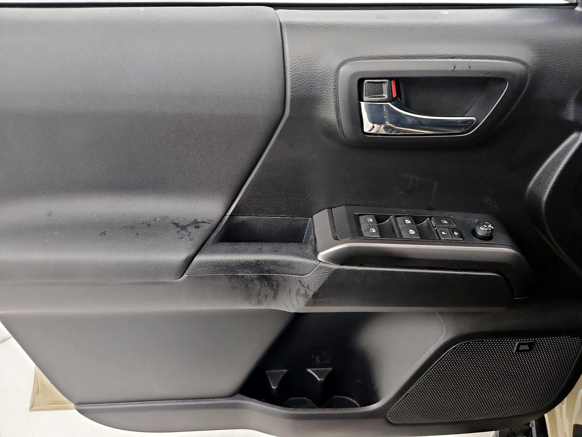 Thumbnail: 2020 Toyota Tacoma - 12