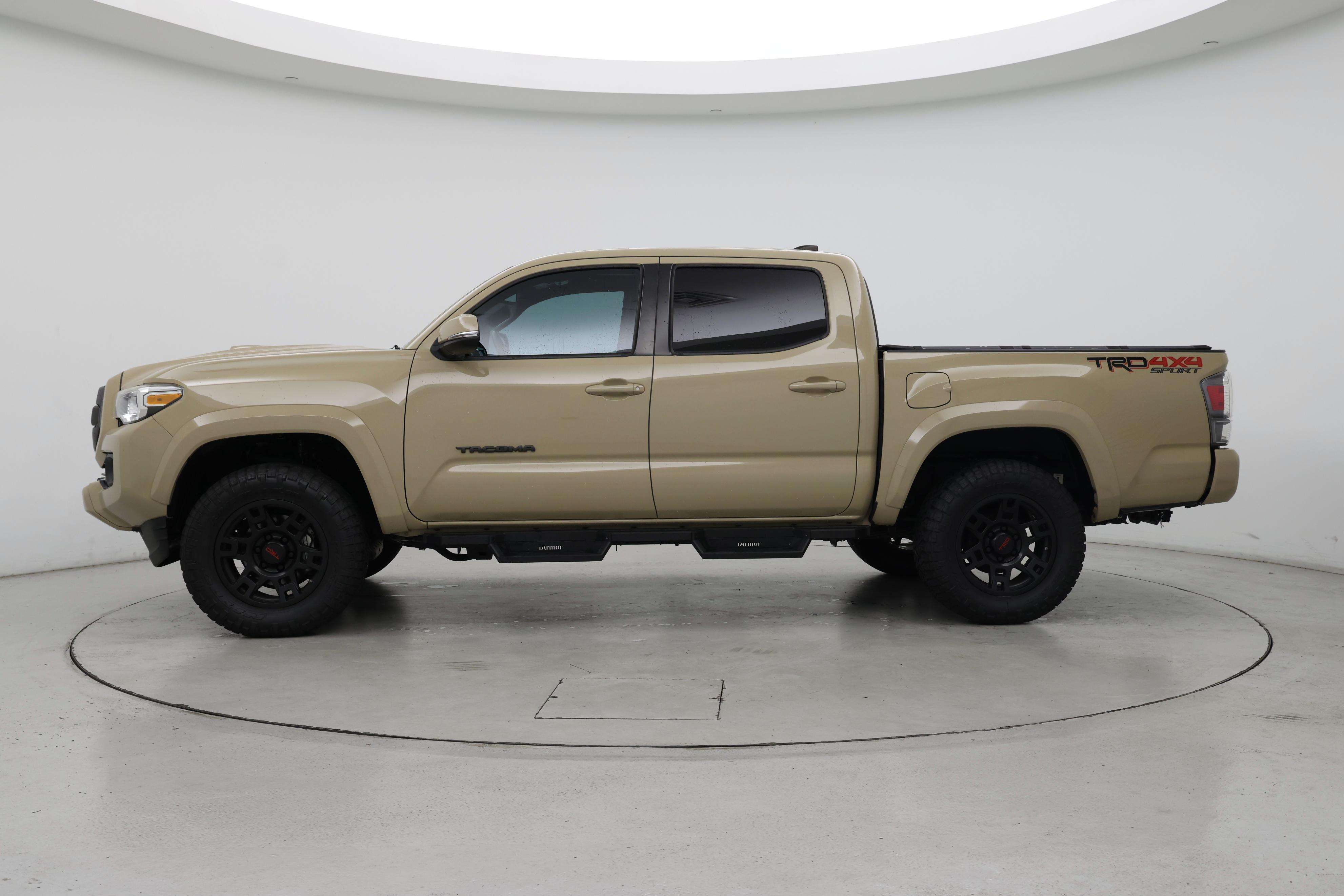 Thumbnail: 2020 Toyota Tacoma - 3