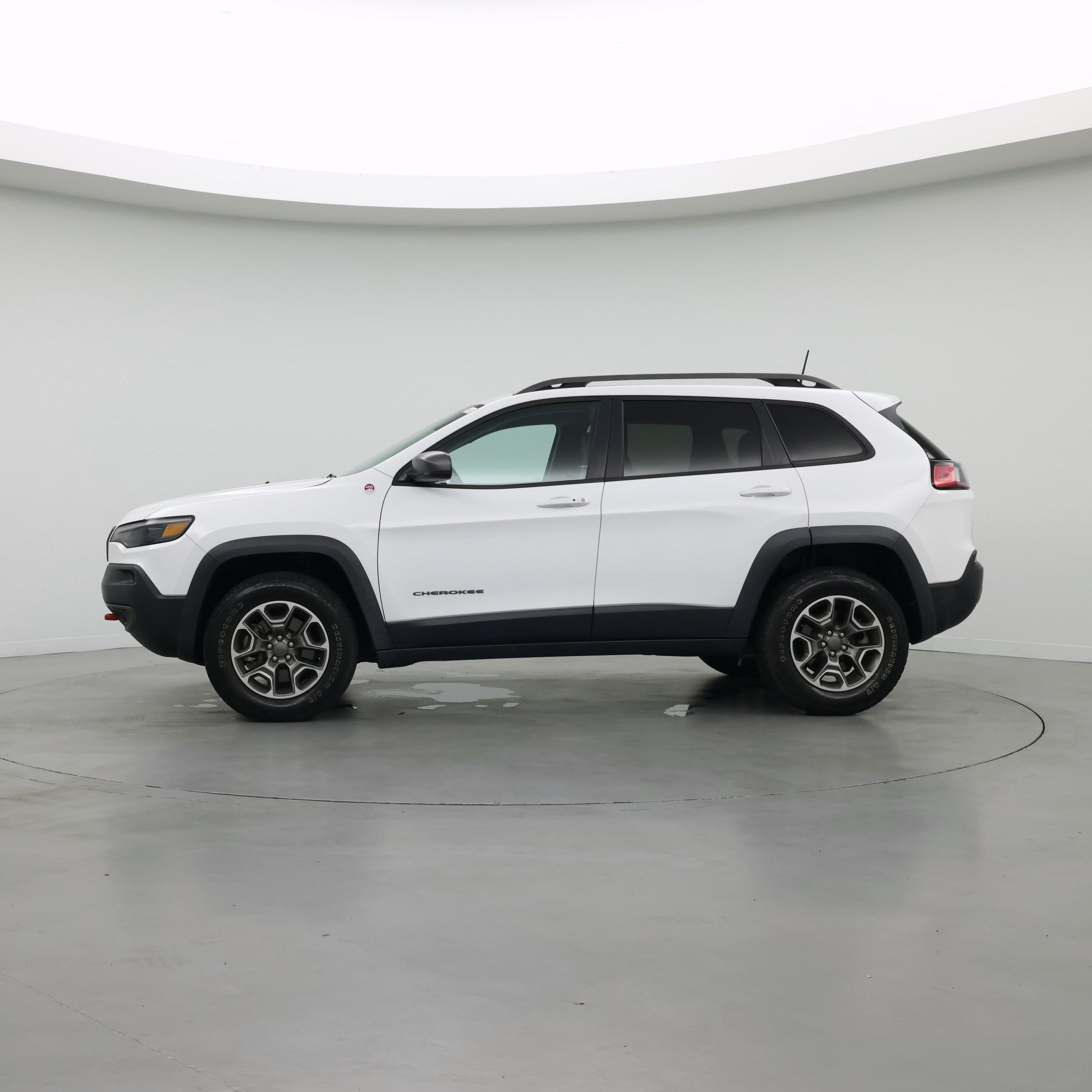 Thumbnail: 2021 Jeep Cherokee - 3