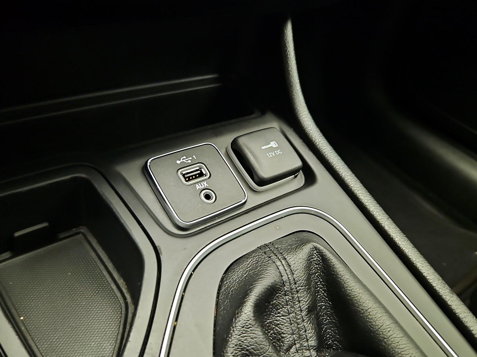 Thumbnail: 2021 Jeep Cherokee - 18