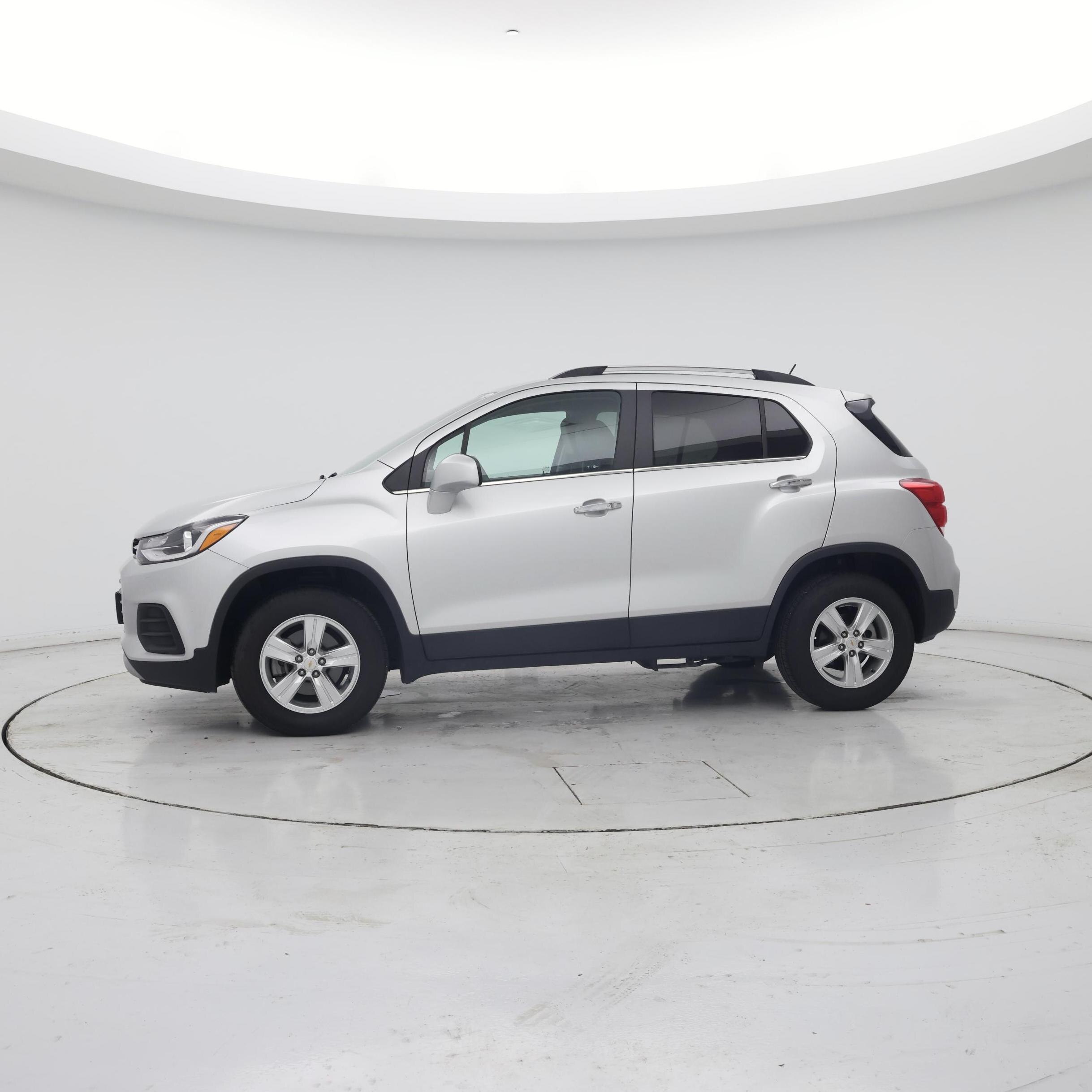 Thumbnail: 2018 Chevrolet Trax - 3