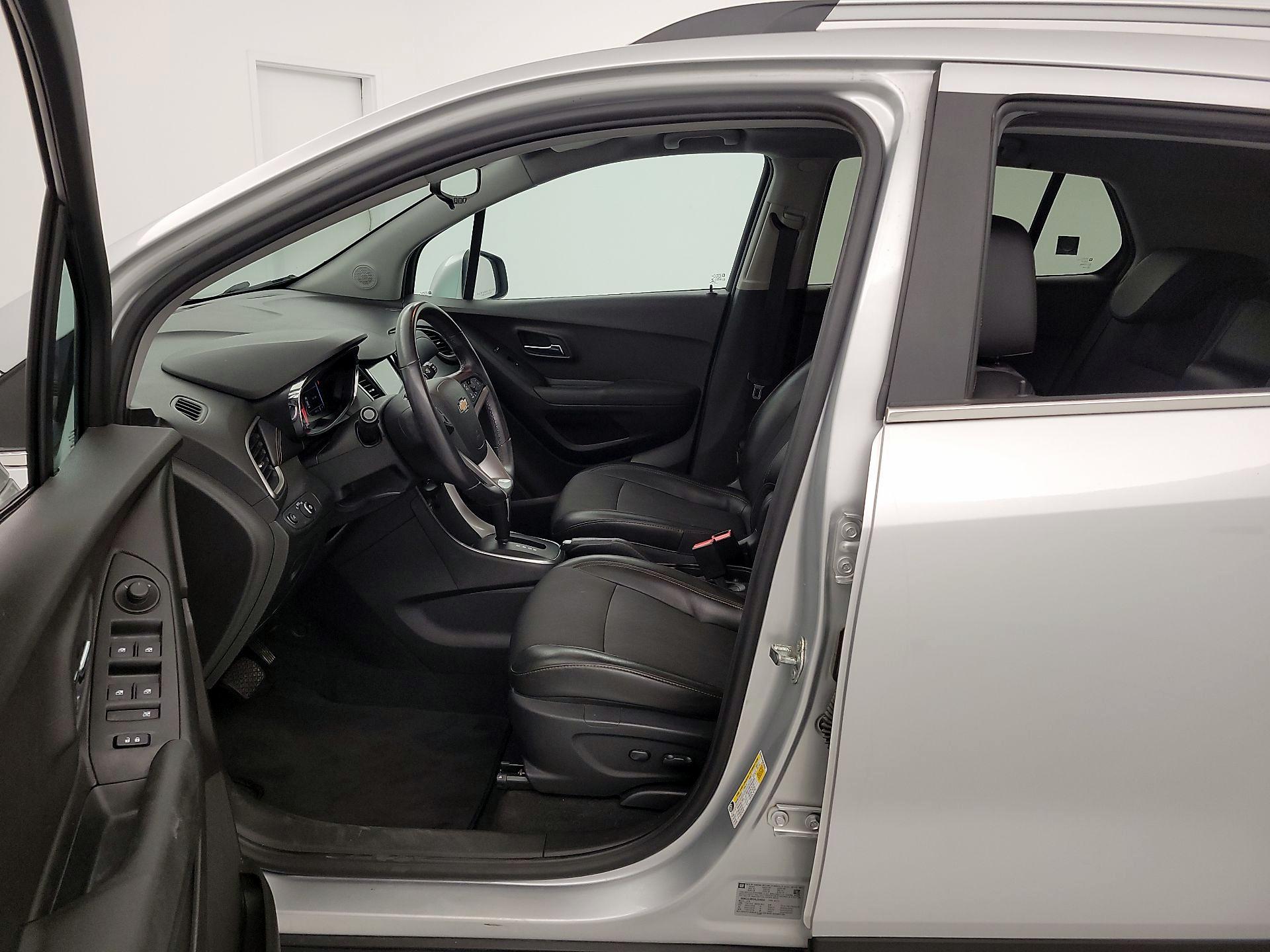 Thumbnail: 2017 Chevrolet Trax - 11