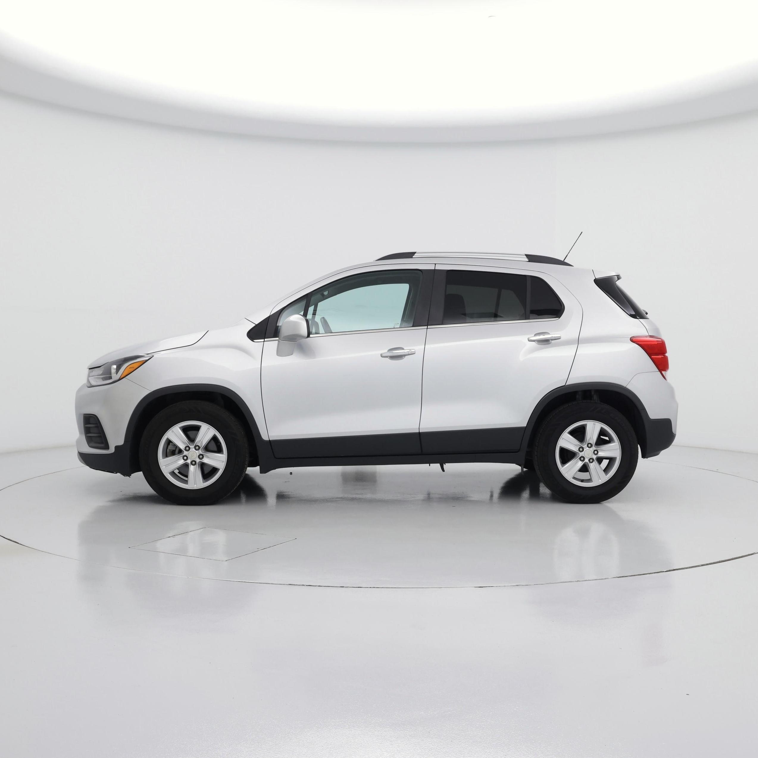 Thumbnail: 2017 Chevrolet Trax - 3
