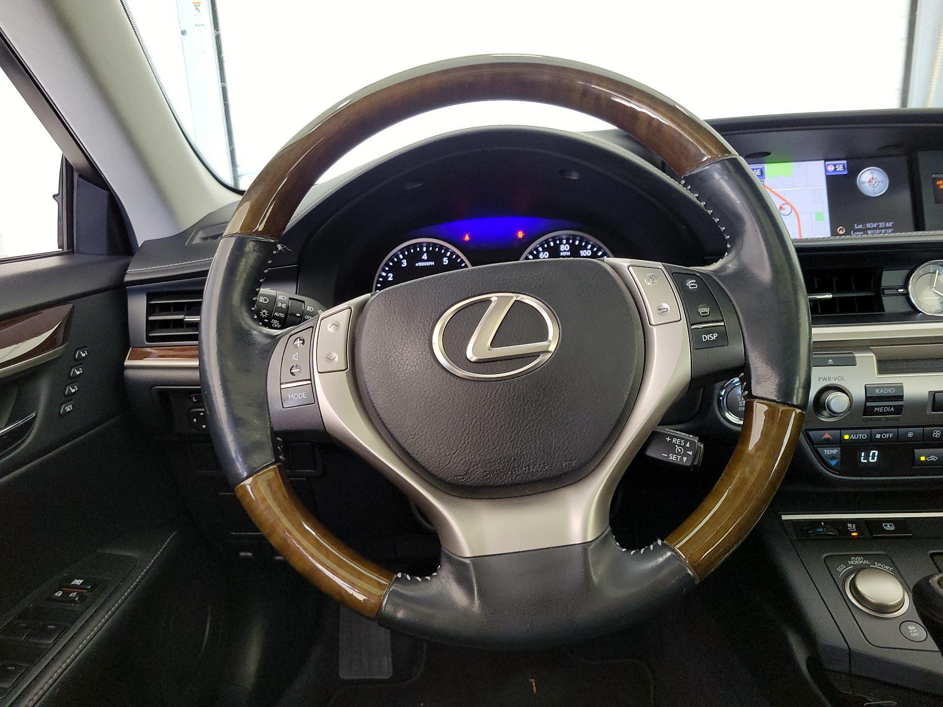 Thumbnail: 2014 Lexus ES - 10