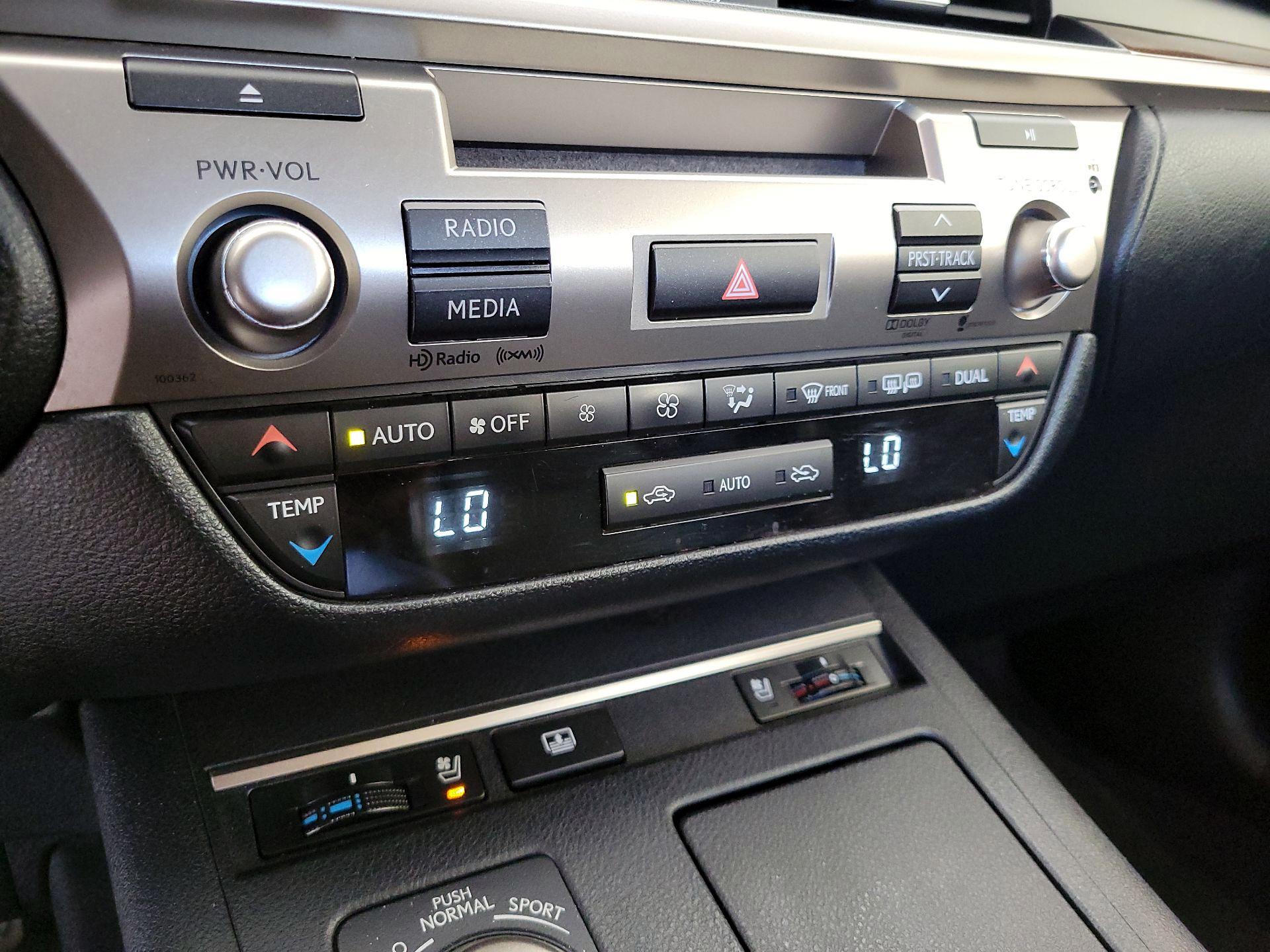 Thumbnail: 2014 Lexus ES - 17