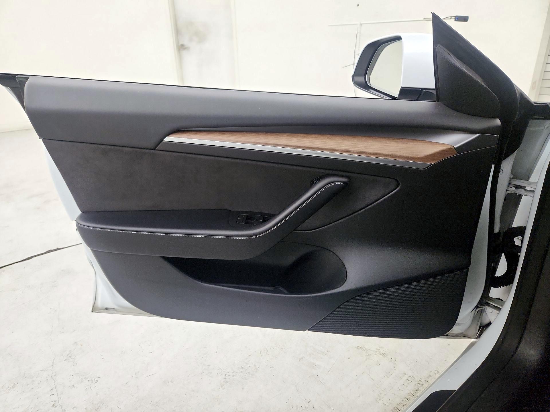Thumbnail: 2023 Tesla Model 3 - 12