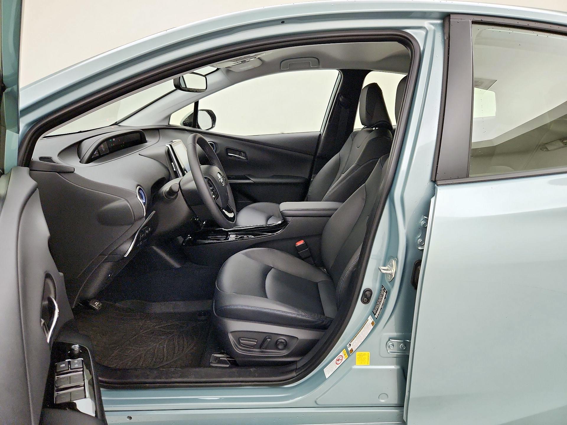 Thumbnail: 2020 Toyota Prius - 11