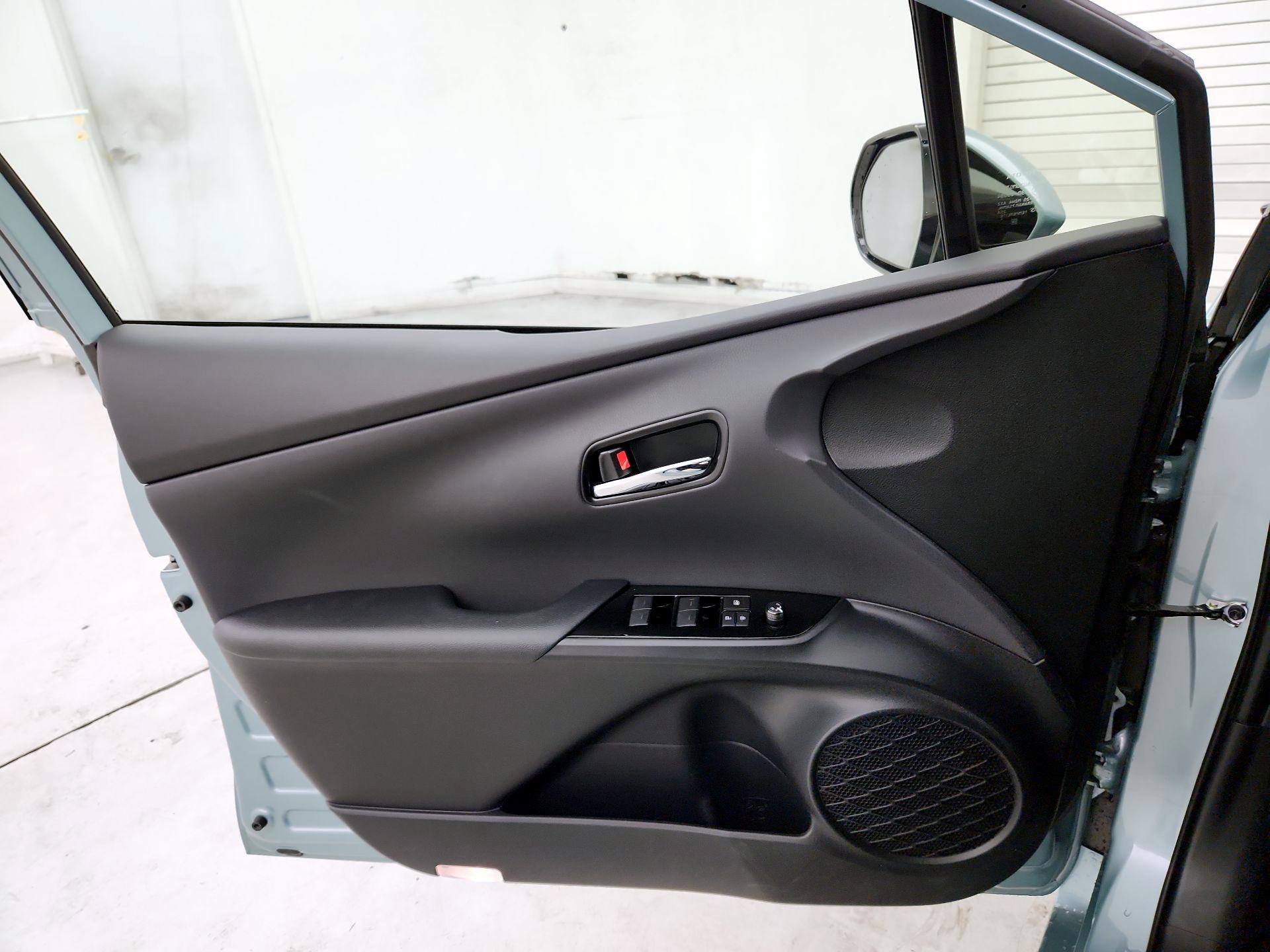Thumbnail: 2020 Toyota Prius - 12
