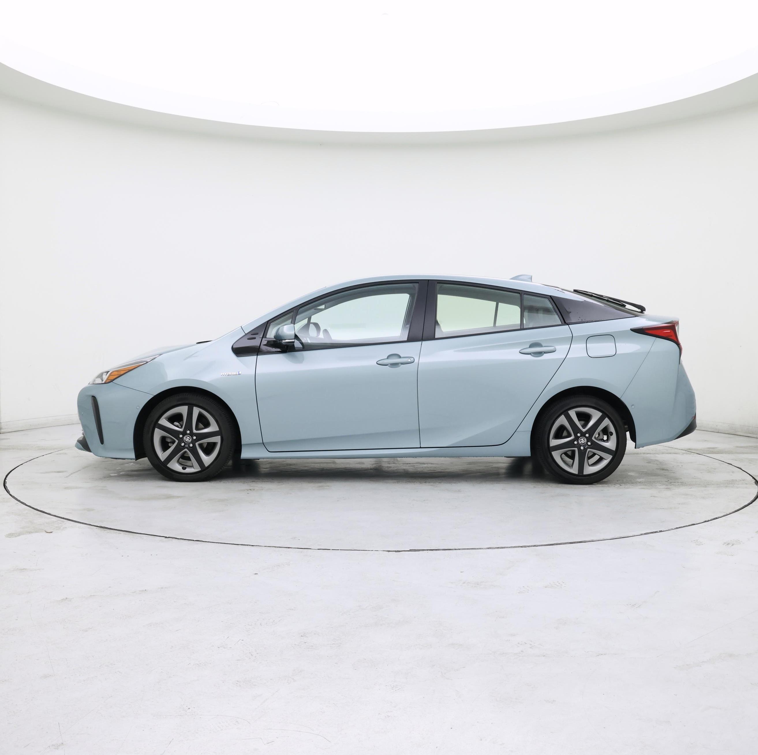 Thumbnail: 2020 Toyota Prius - 3