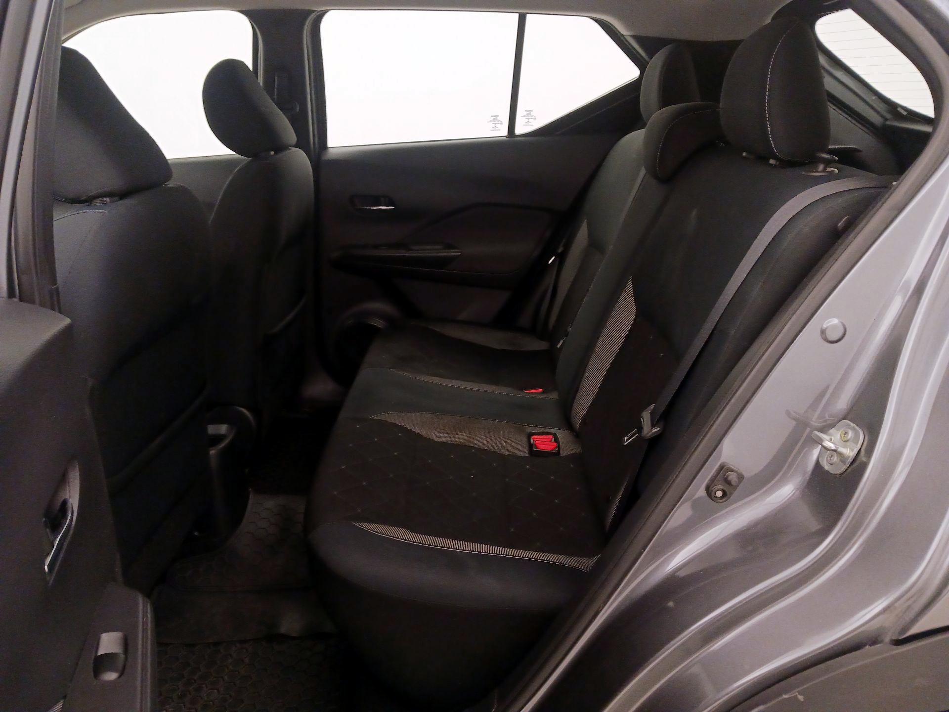 Thumbnail: 2019 Nissan Kicks - 19
