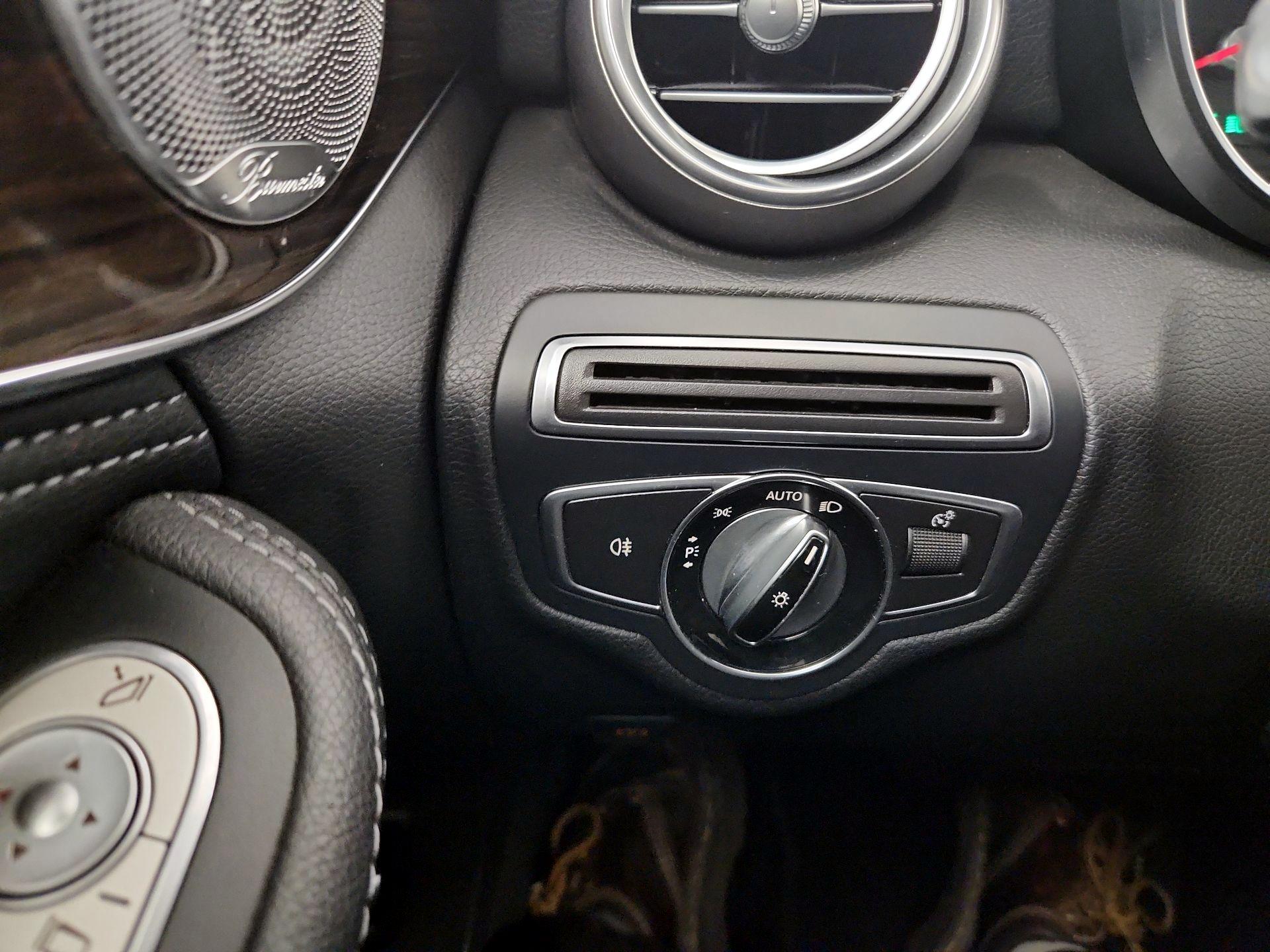 Thumbnail: 2015 Mercedes-Benz C-Class - 13