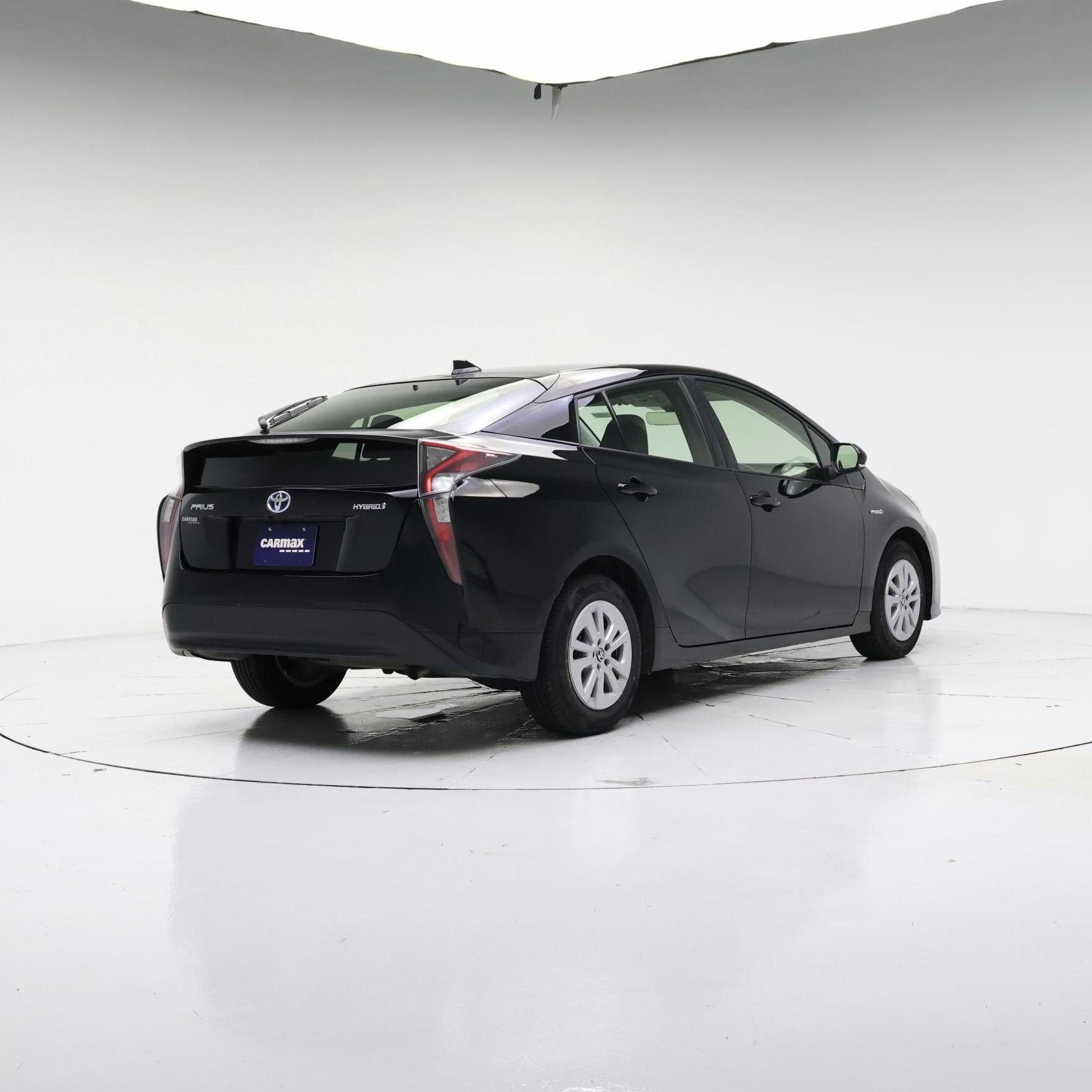 Thumbnail: 2017 Toyota Prius - 8