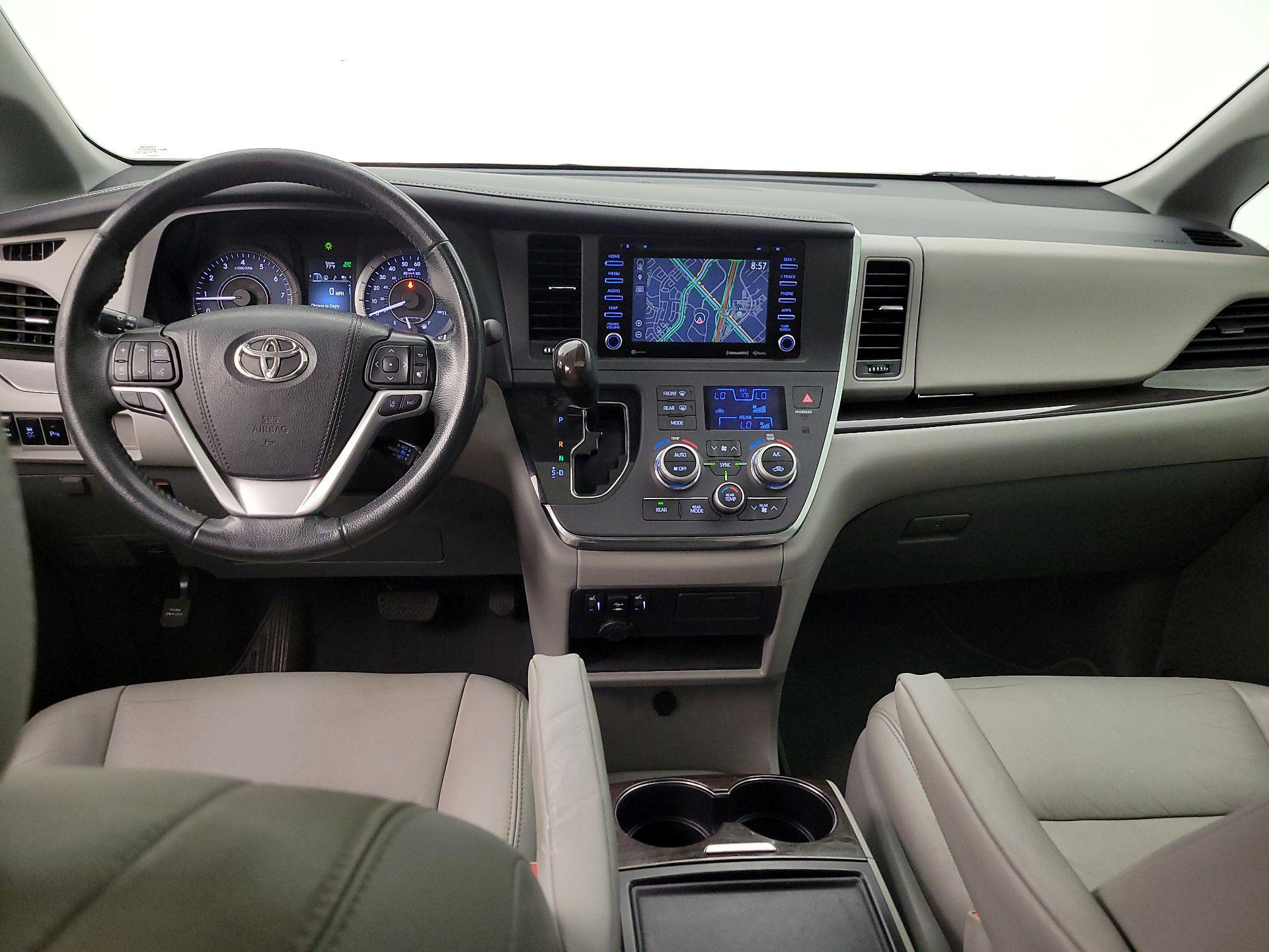 Thumbnail: 2019 Toyota Sienna - 9