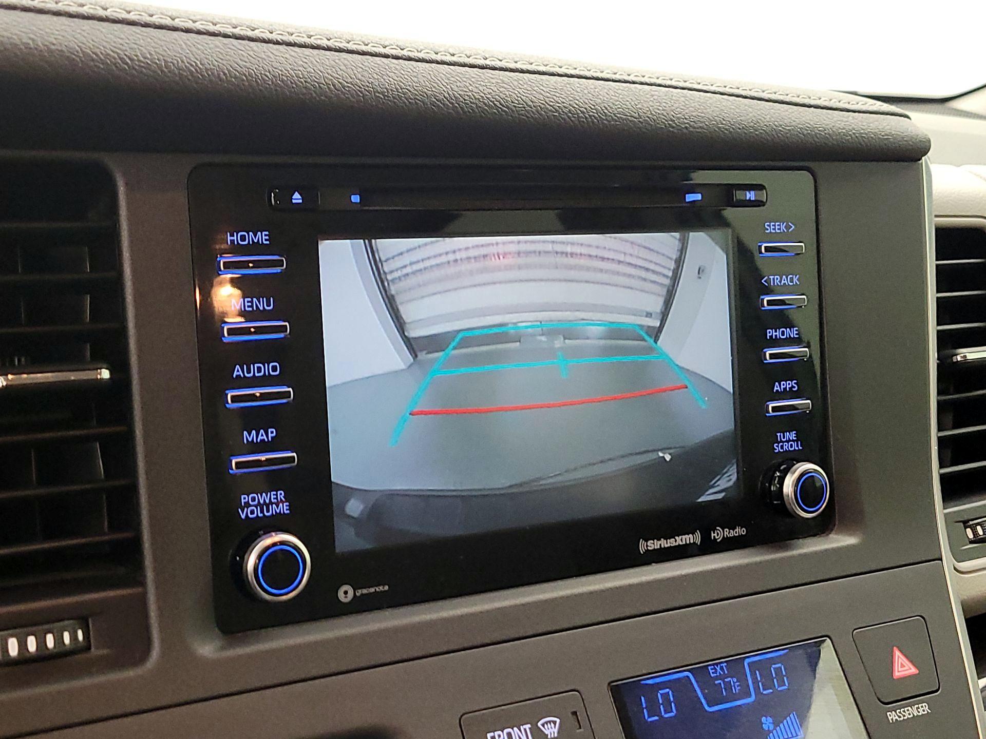Thumbnail: 2019 Toyota Sienna - 15