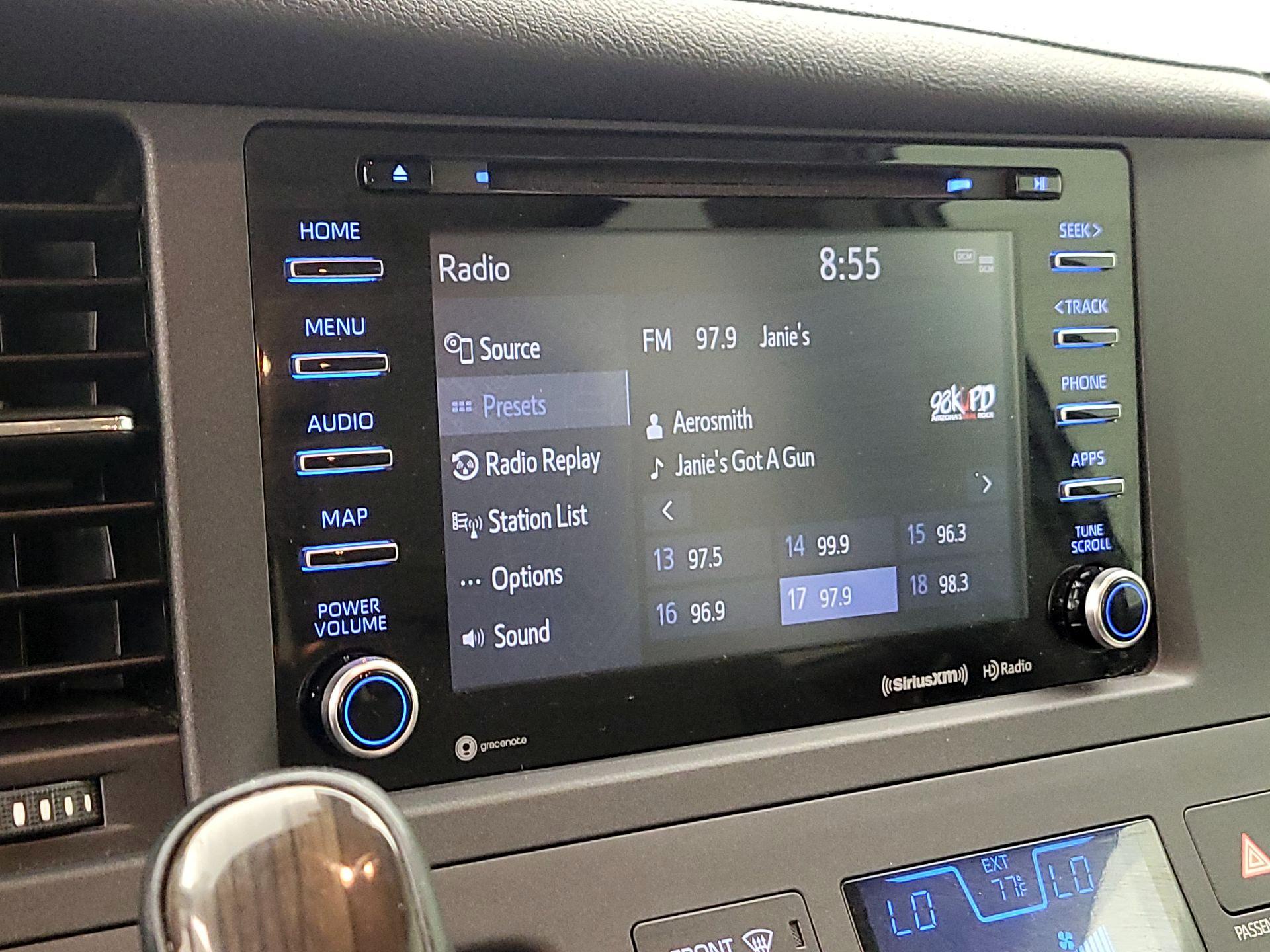 Thumbnail: 2019 Toyota Sienna - 16