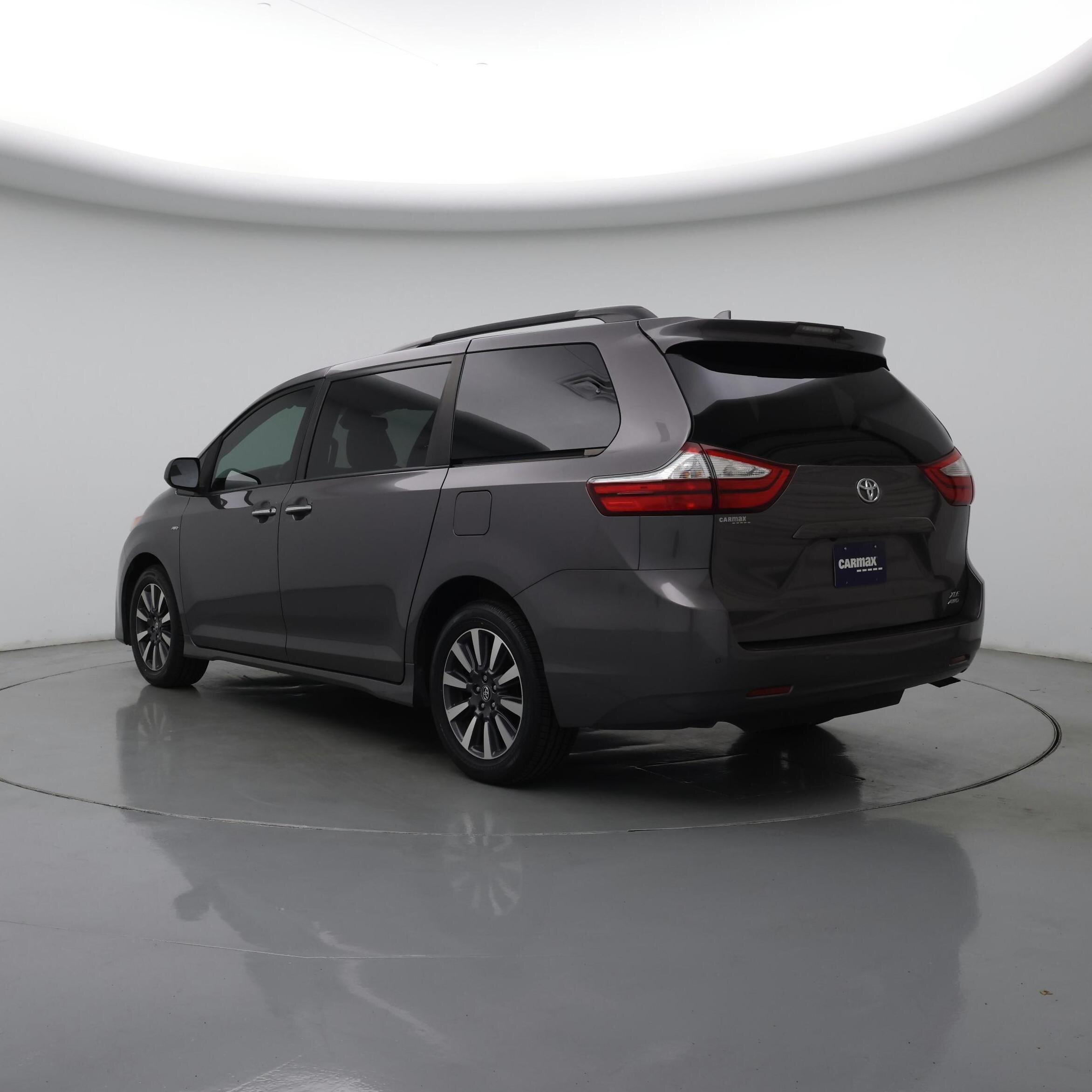 Thumbnail: 2019 Toyota Sienna - 2