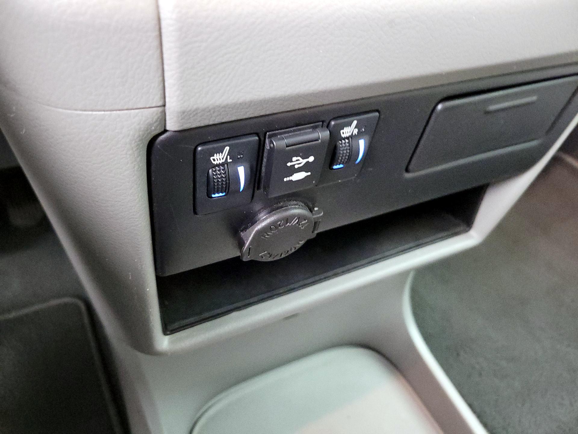 Thumbnail: 2019 Toyota Sienna - 19
