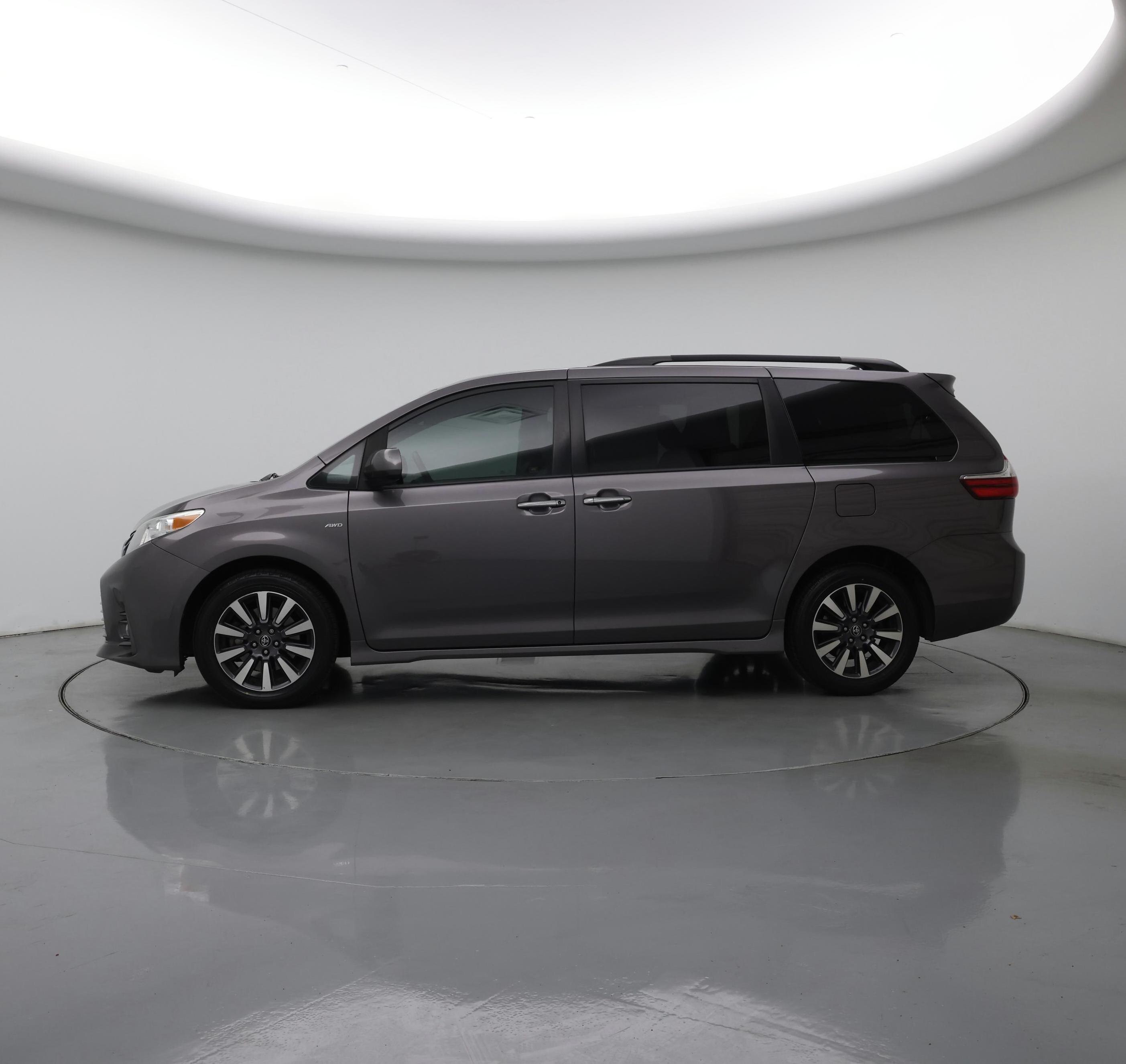 Thumbnail: 2019 Toyota Sienna - 3