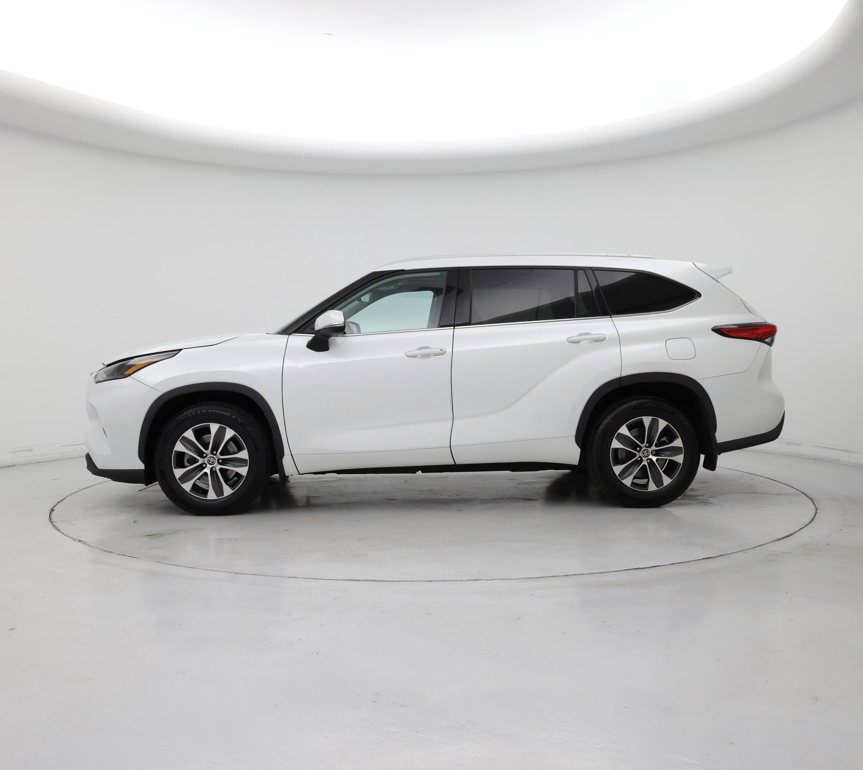Thumbnail: 2022 Toyota Highlander - 3