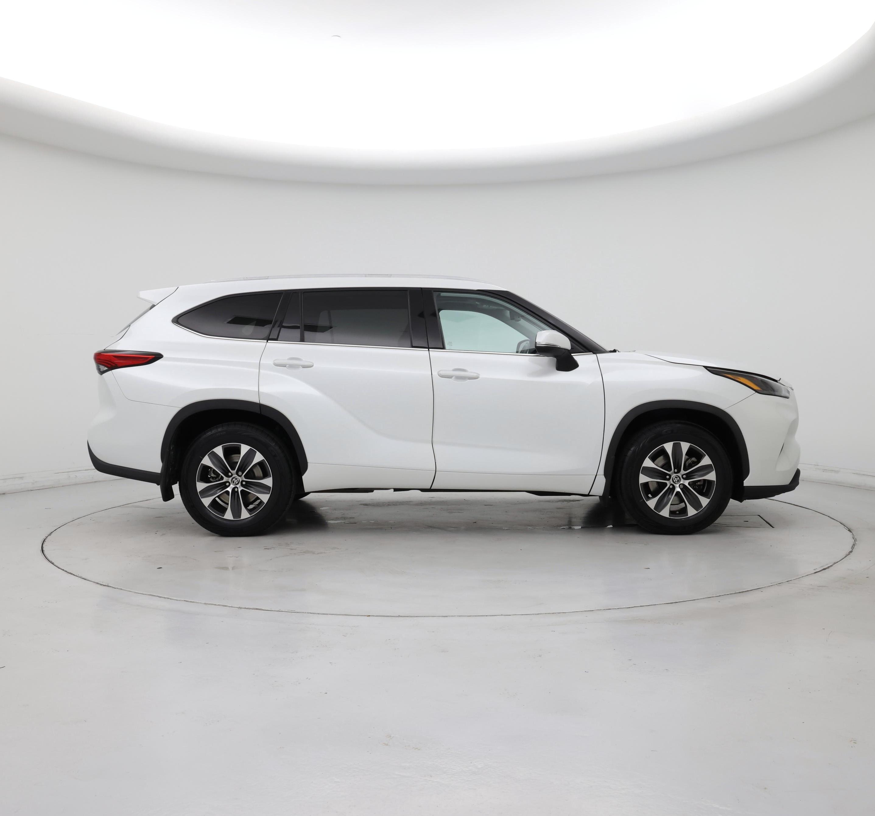 Thumbnail: 2022 Toyota Highlander - 7